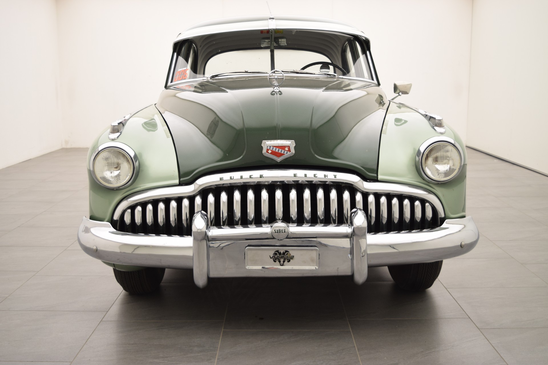 BUICK Super Eight 4 Door Sedan-showroom-element-3