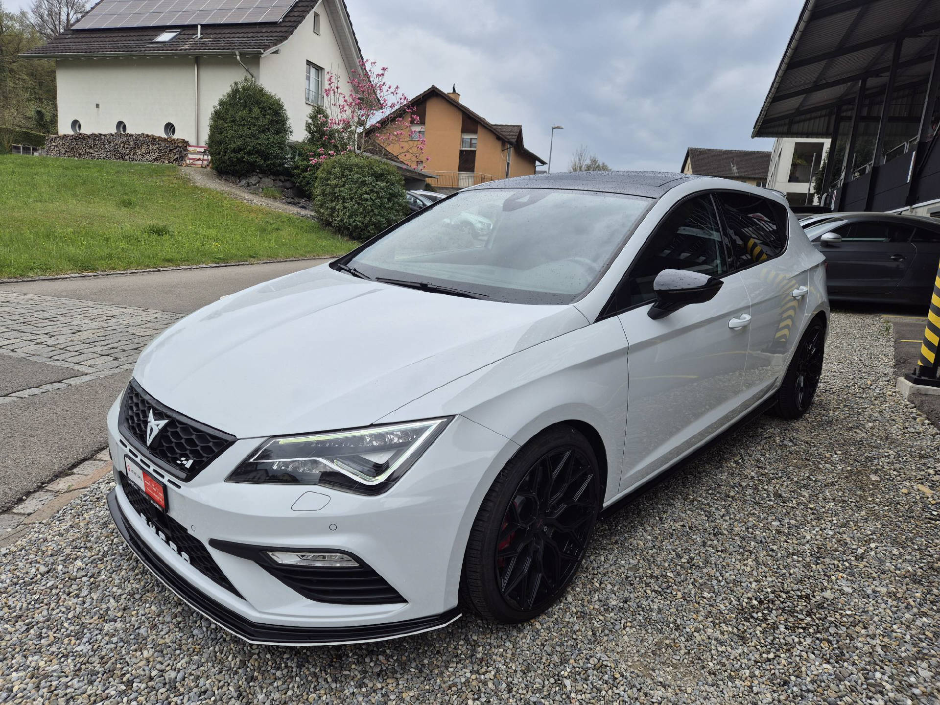 SEAT Leon 2.0 TSI 300 Cupra DSG-image-3