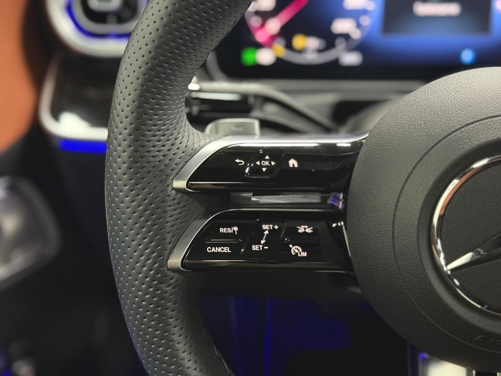 MERCEDES-BENZ C 300 4Matic AMG Line-image-15