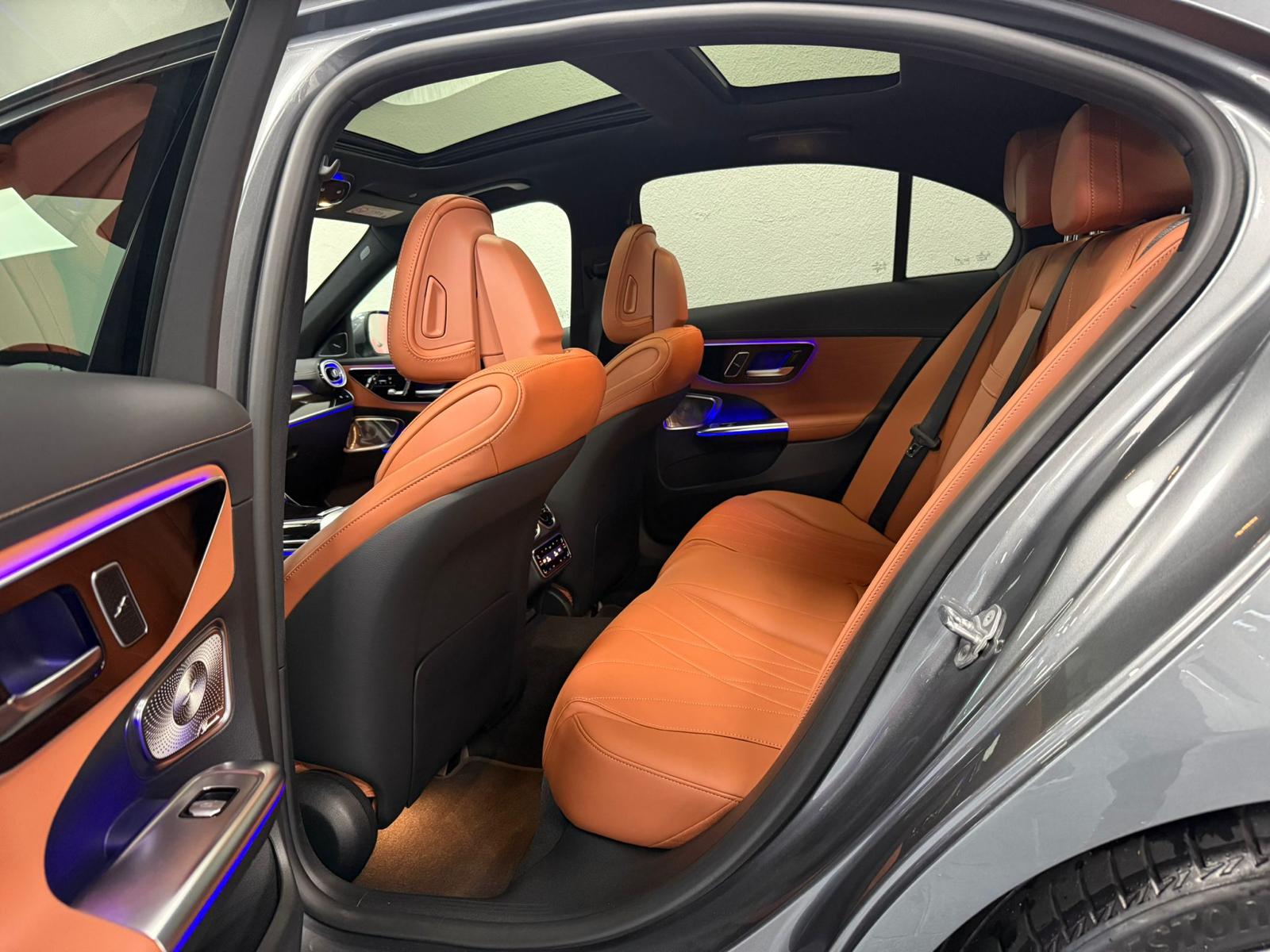 MERCEDES-BENZ C 300 4Matic AMG Line-image-9