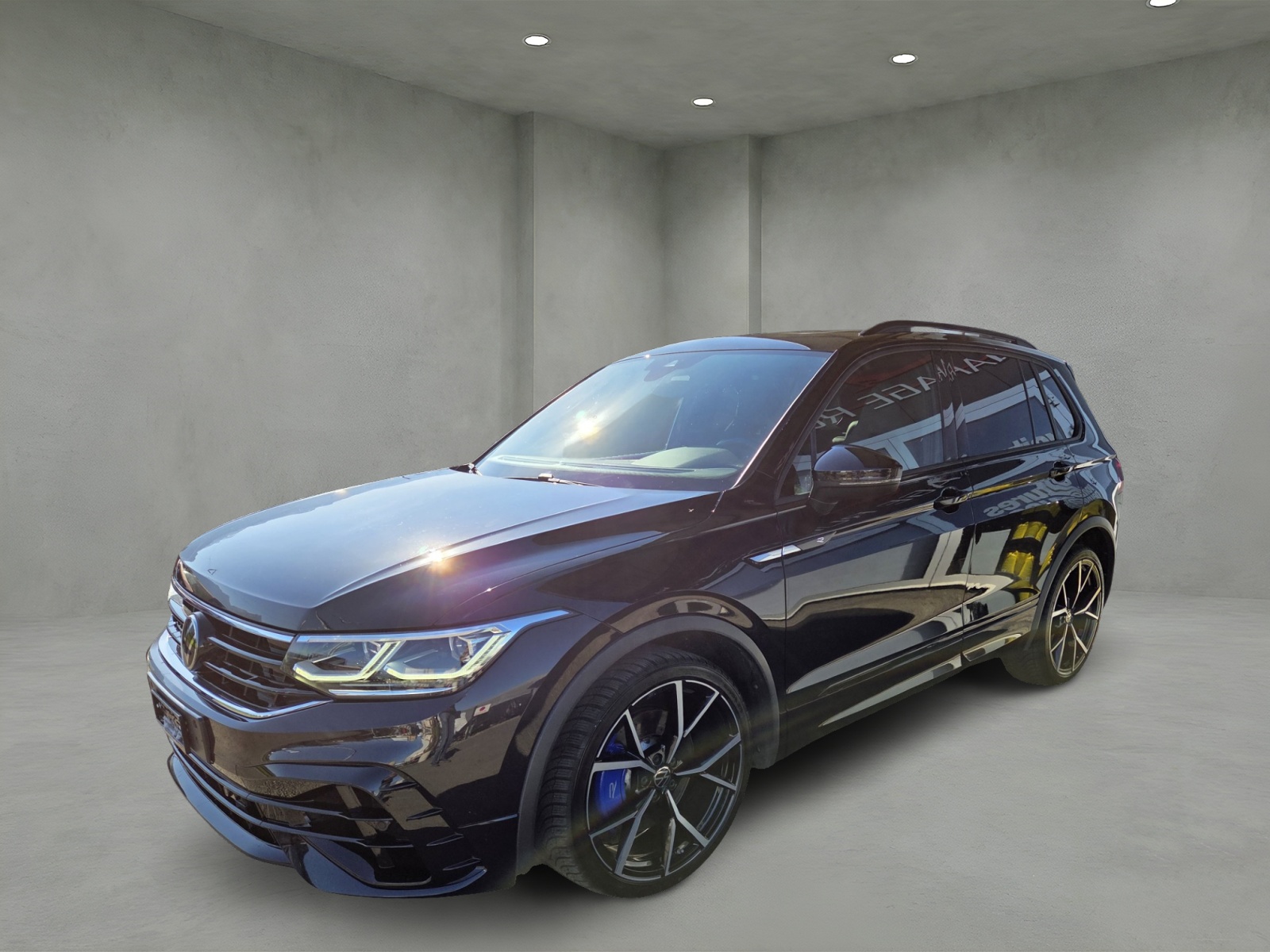 VW Tiguan 2.0TSI R 4Motion DSG-showroom-element-1
