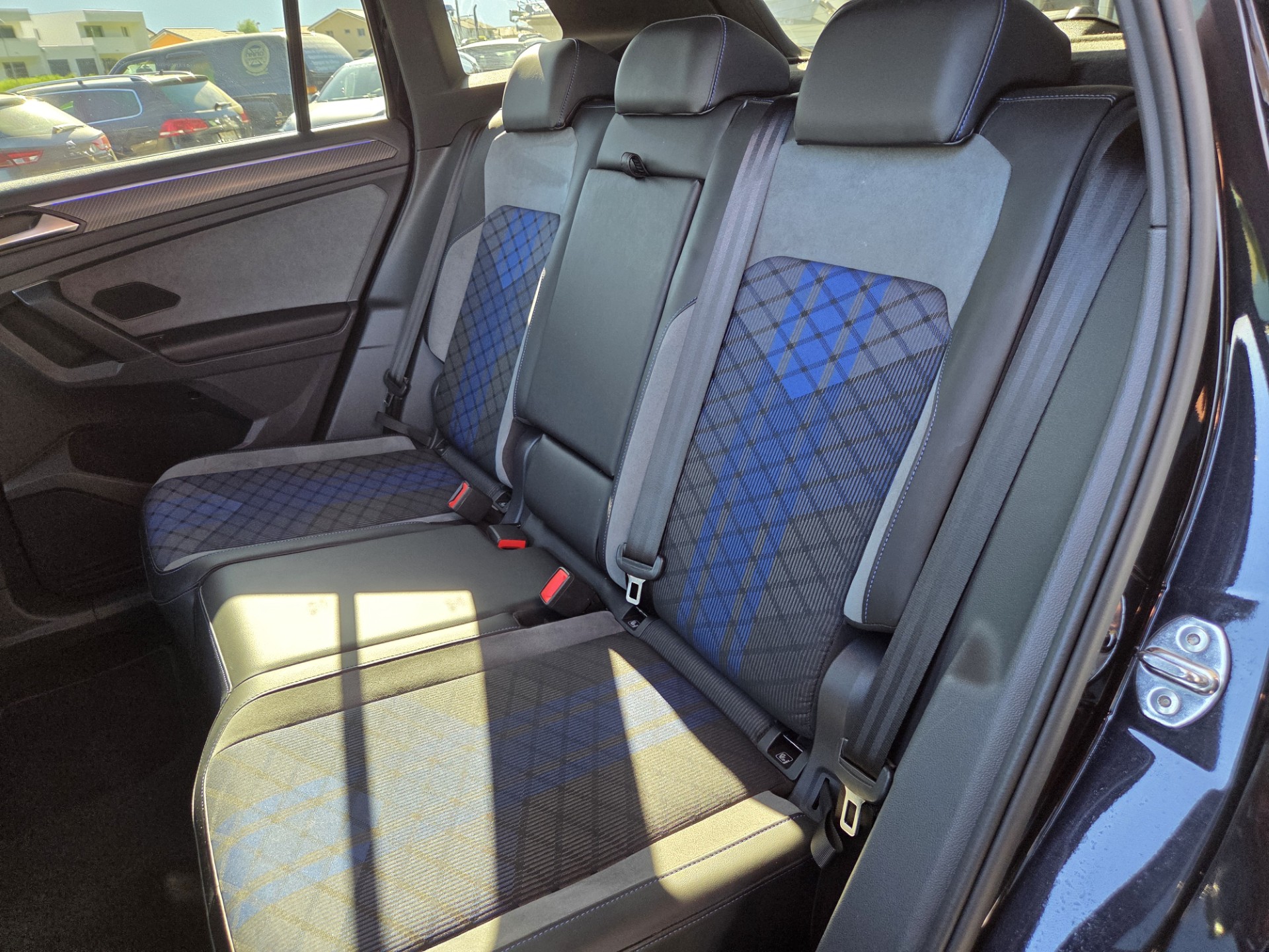 VW Tiguan 2.0TSI R 4Motion DSG-image-11