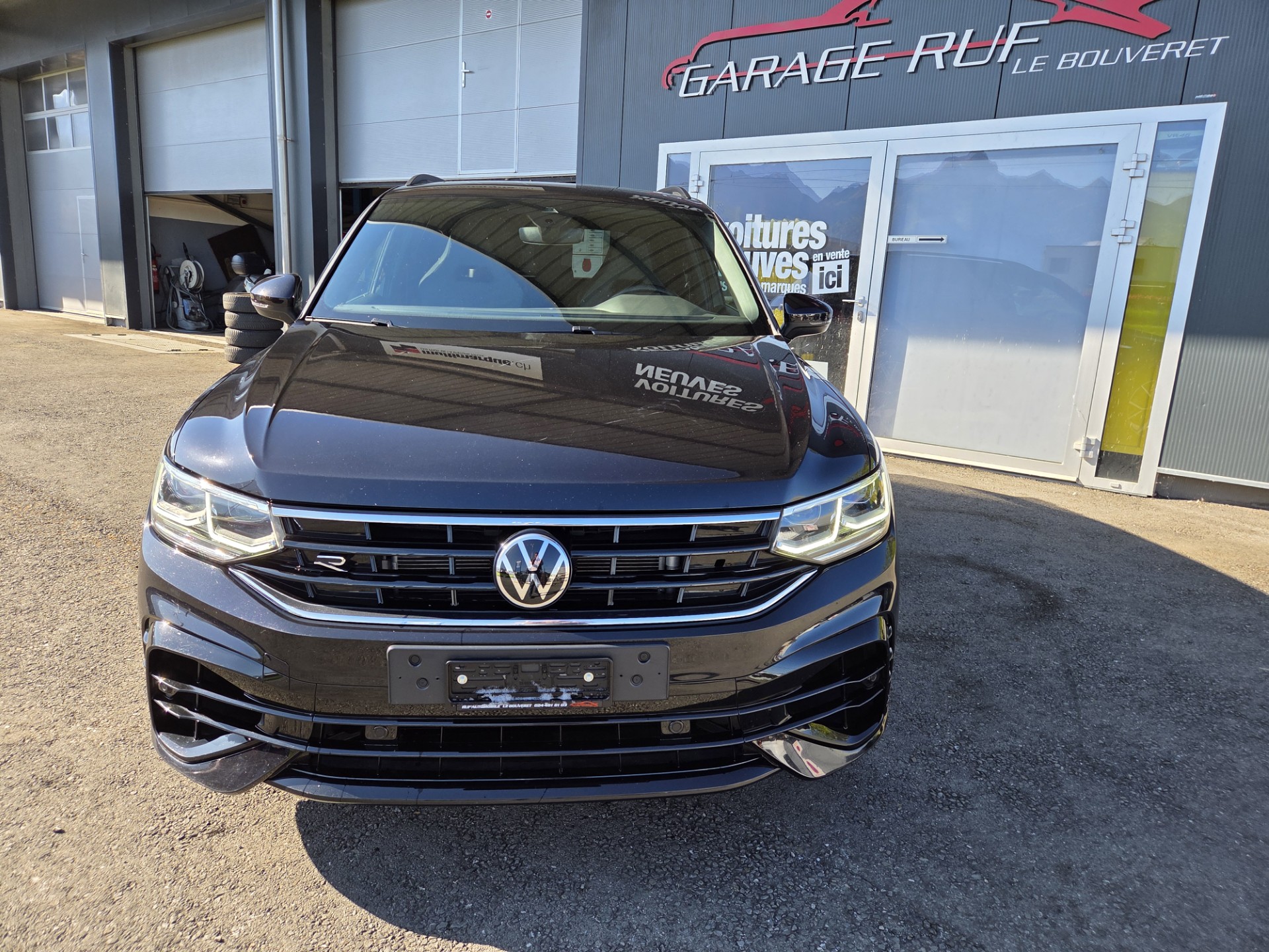 VW Tiguan 2.0TSI R 4Motion DSG-showroom-element-3
