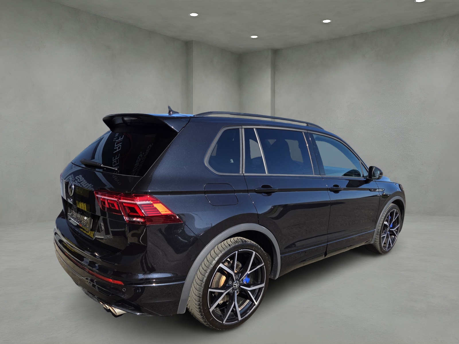 VW Tiguan 2.0TSI R 4Motion DSG-image-5
