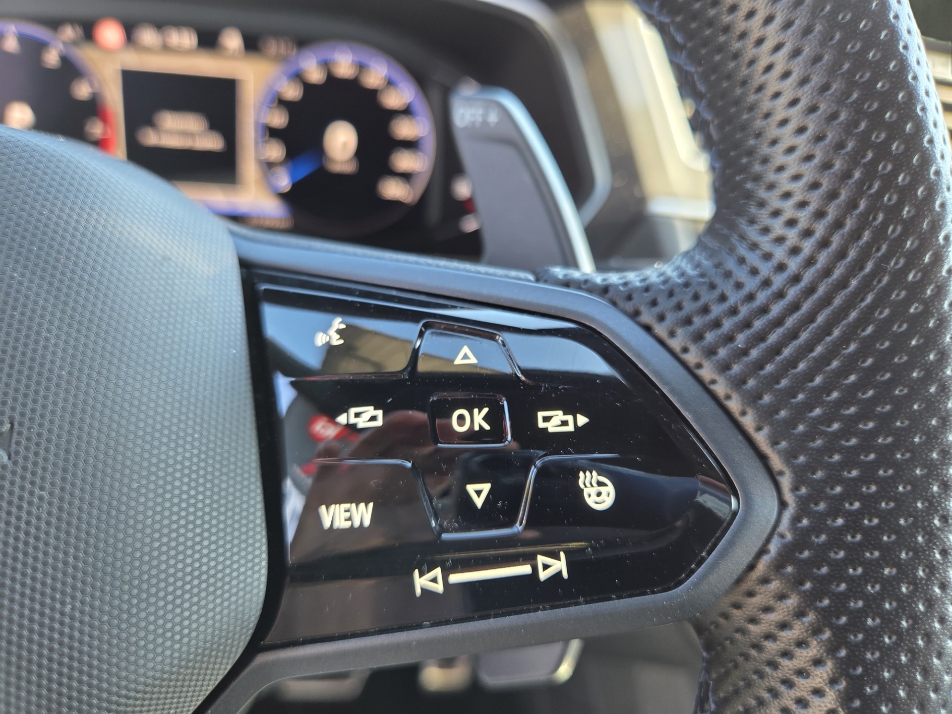 VW Tiguan 2.0TSI R 4Motion DSG-image-15