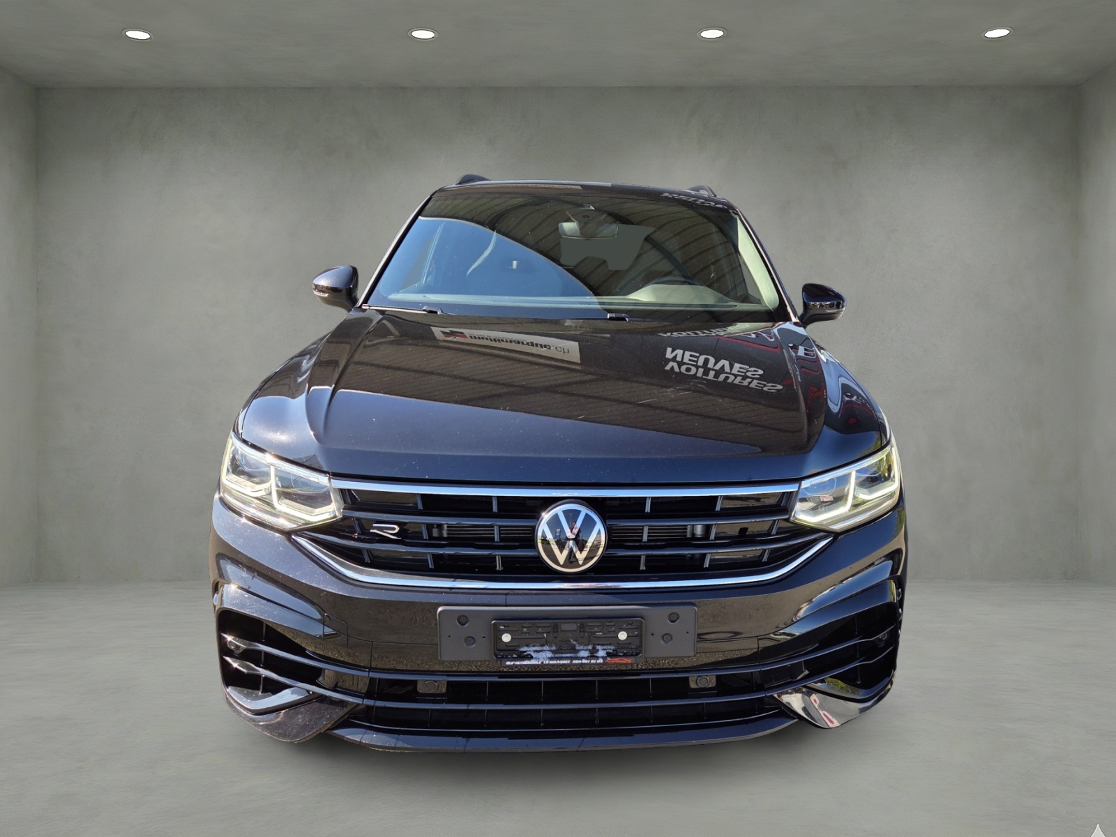 VW Tiguan 2.0TSI R 4Motion DSG-showroom-element-3