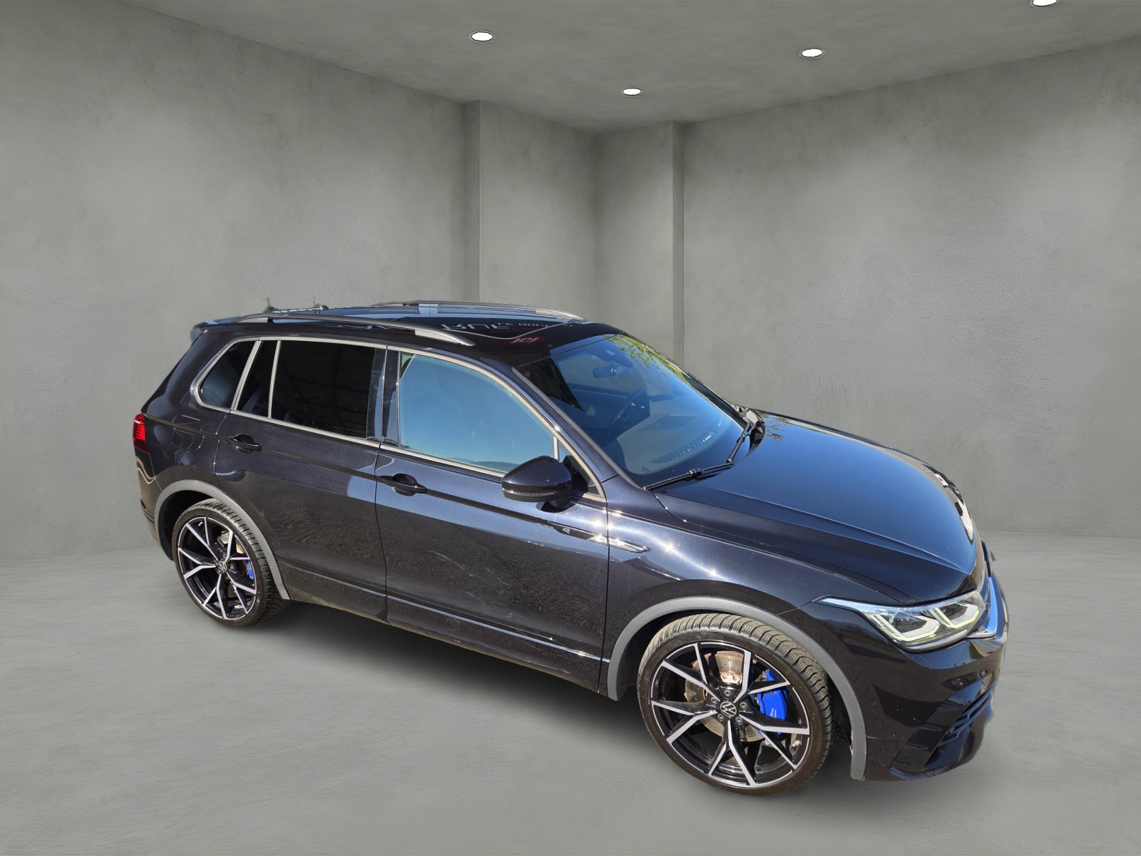 VW Tiguan 2.0TSI R 4Motion DSG-image-7