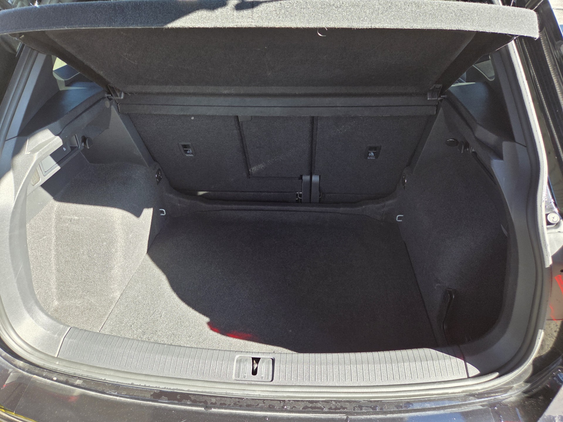 VW Tiguan 2.0TSI R 4Motion DSG-image-12