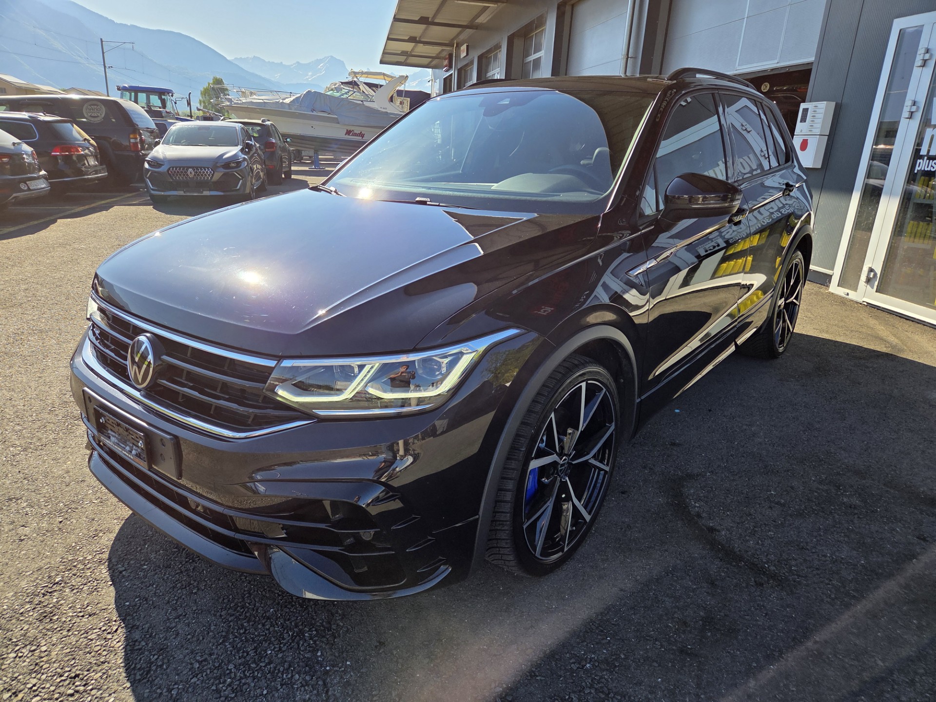 VW Tiguan 2.0TSI R 4Motion DSG-image-8