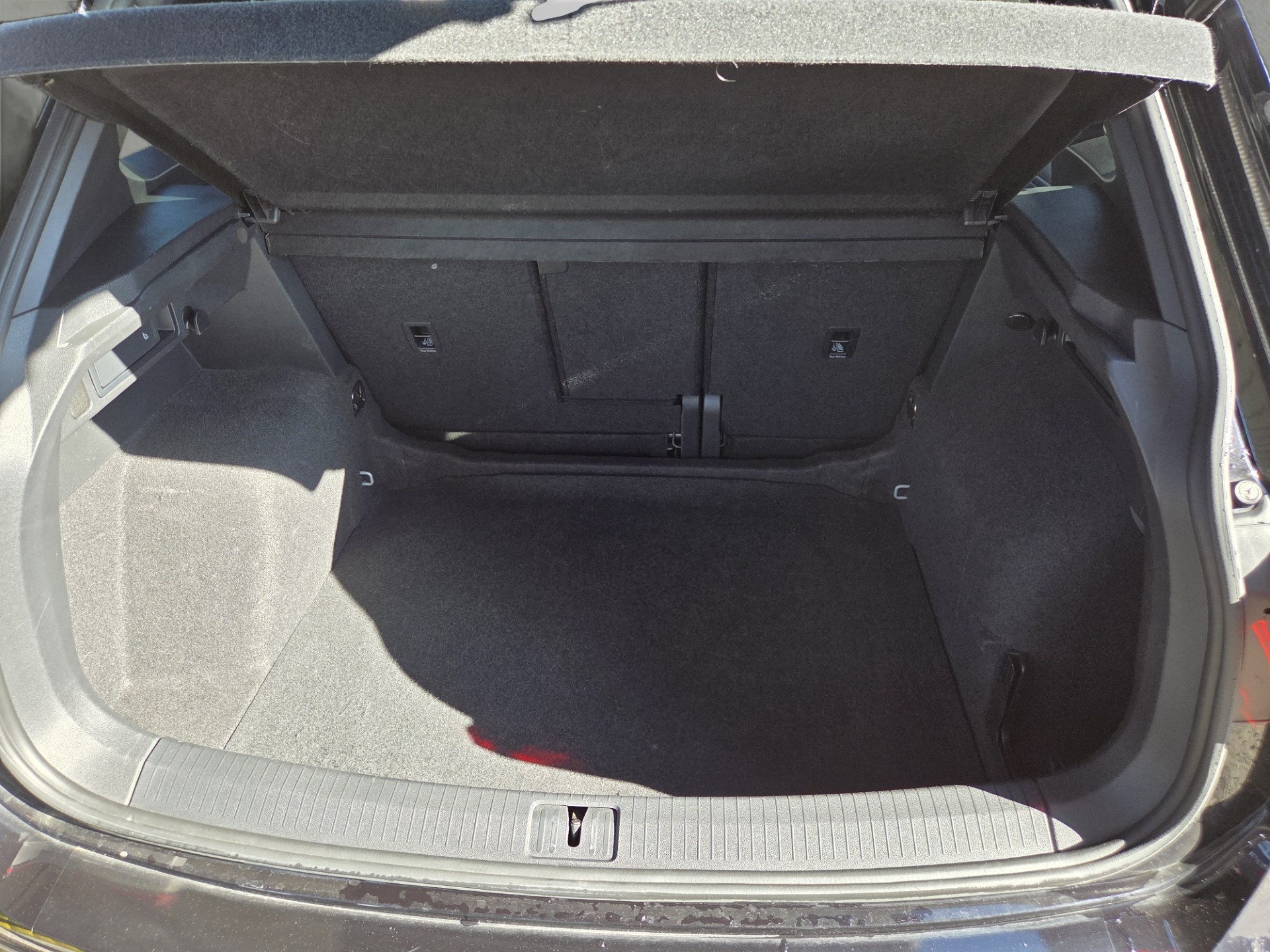 VW Tiguan 2.0TSI R 4Motion DSG-image-12