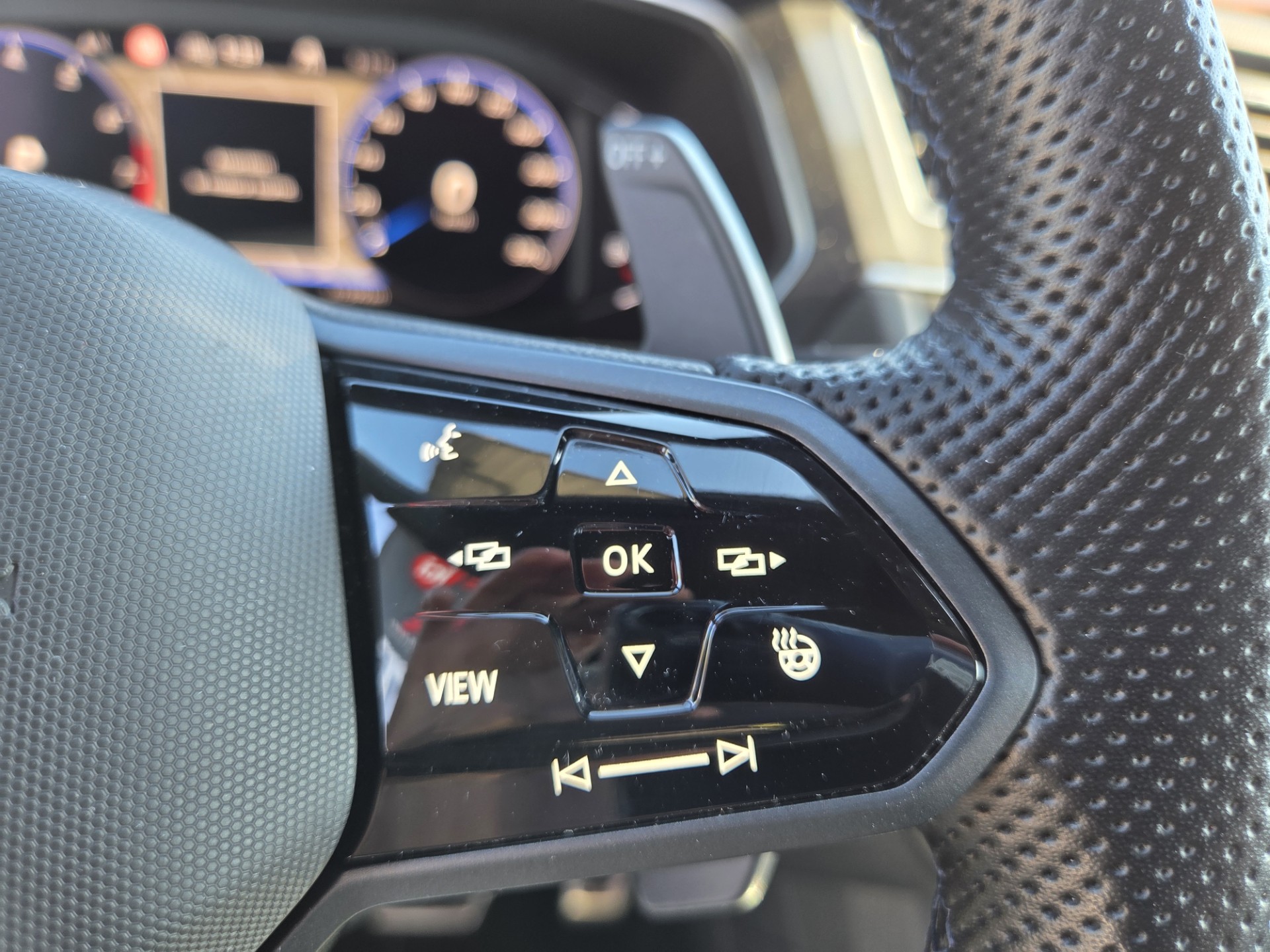 VW Tiguan 2.0TSI R 4Motion DSG-image-15