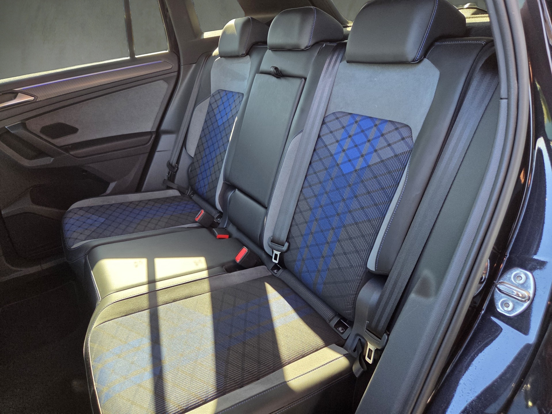 VW Tiguan 2.0TSI R 4Motion DSG-image-11