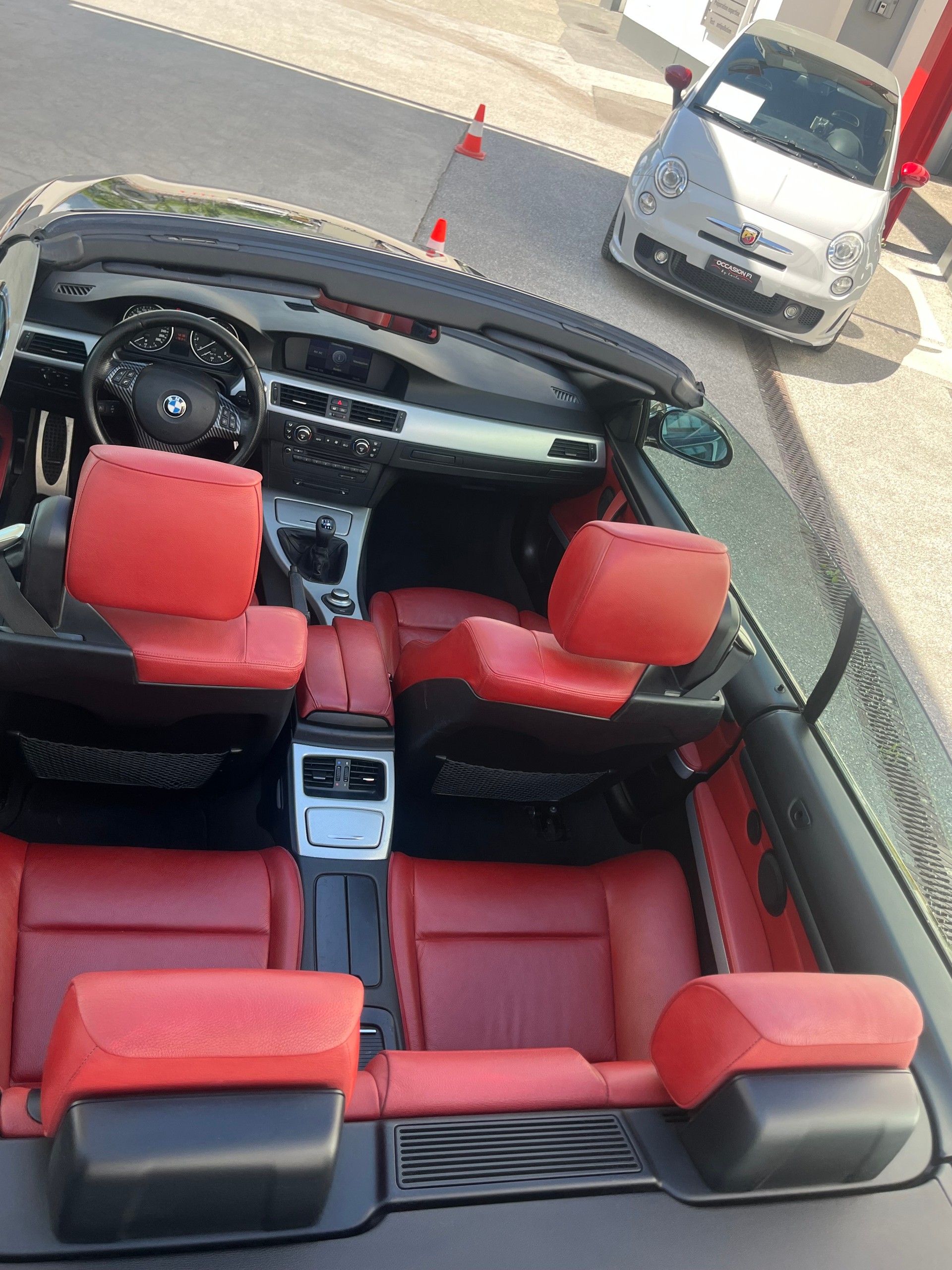 BMW 330i Cabriolet-image-7