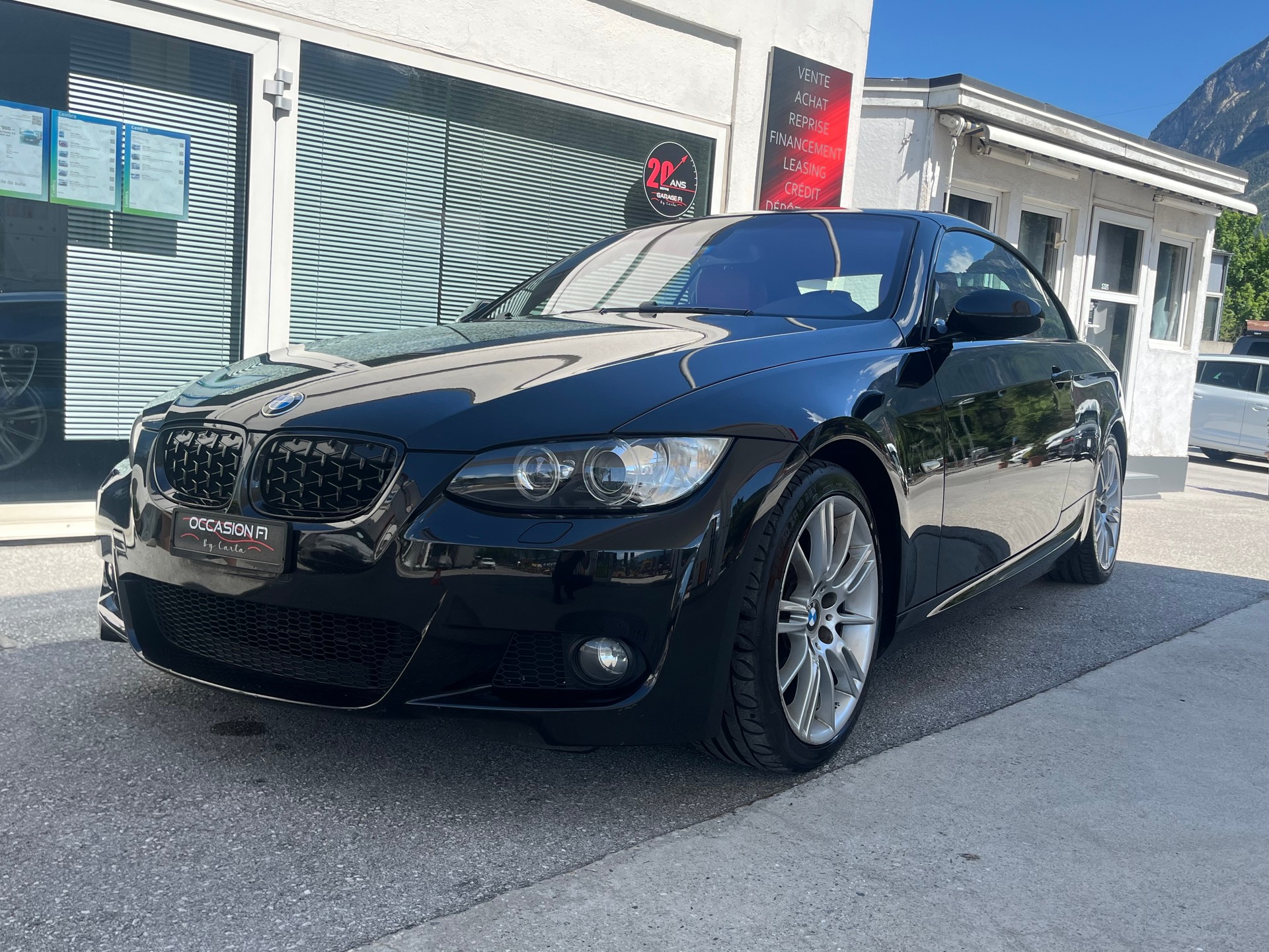 BMW 330i Cabriolet-image-0