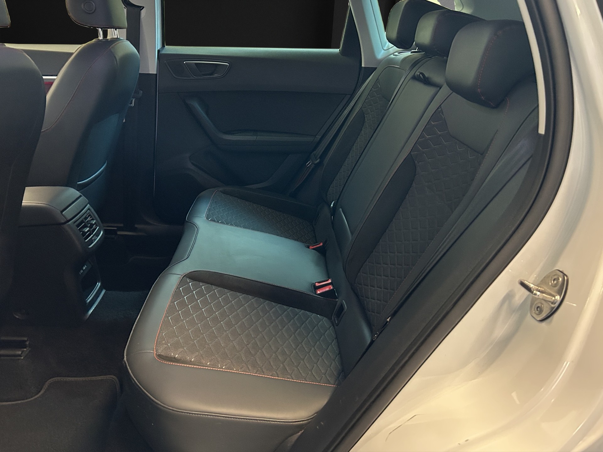 SEAT Ateca 2.0 TSI Hola FR 4Drive DSG-image-17