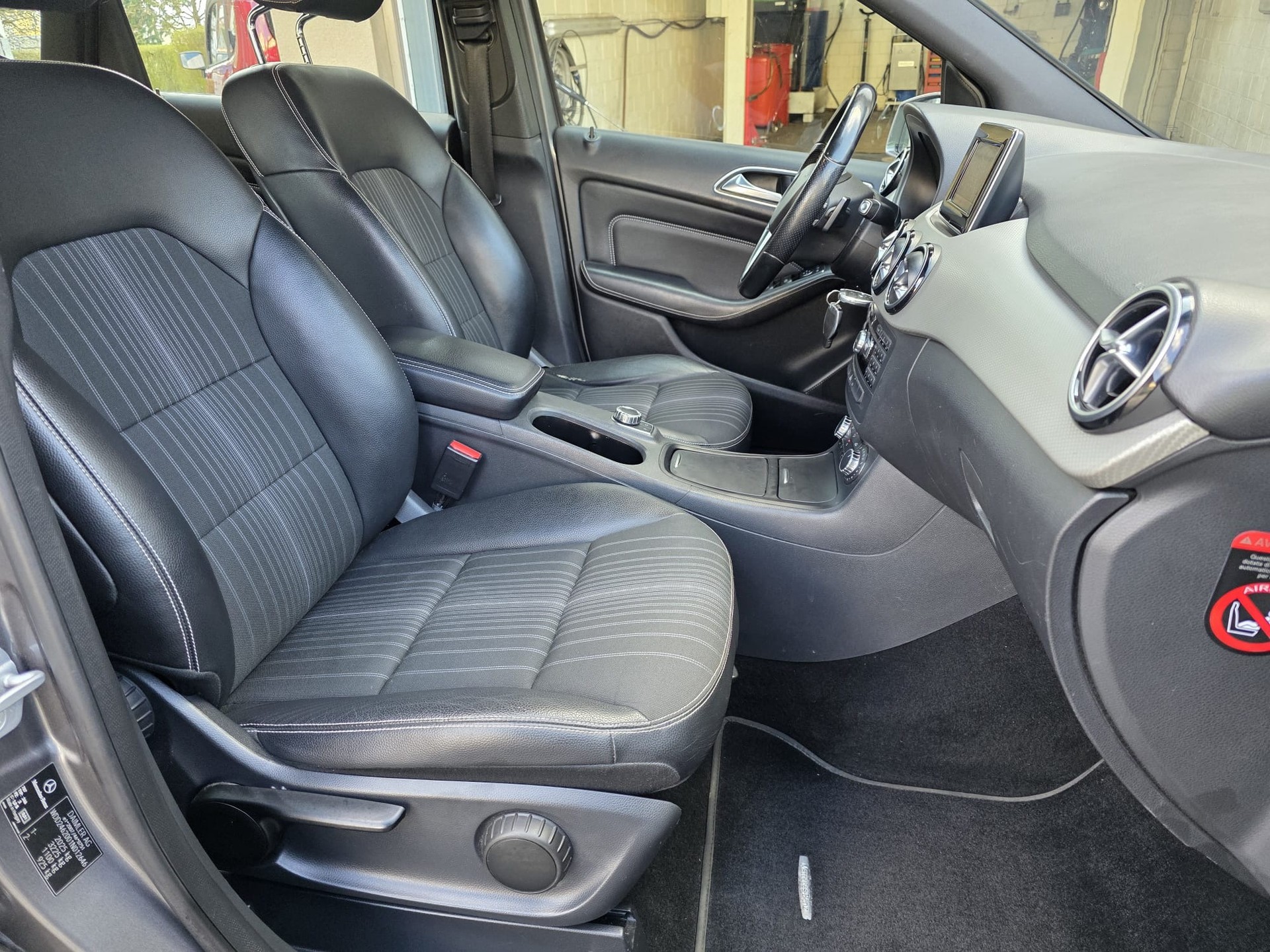 MERCEDES-BENZ B 180-image-6