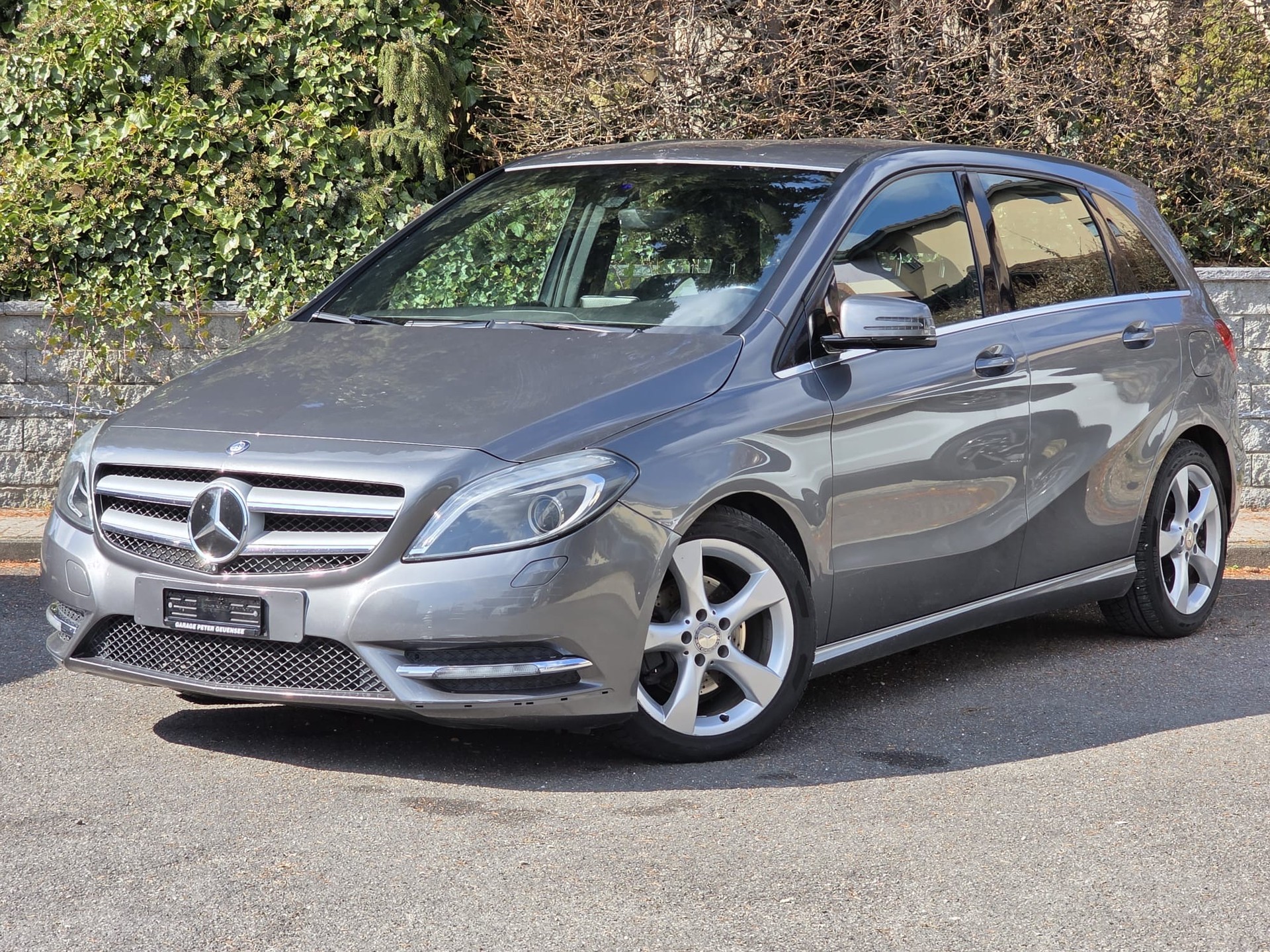 MERCEDES-BENZ B 180-image-0