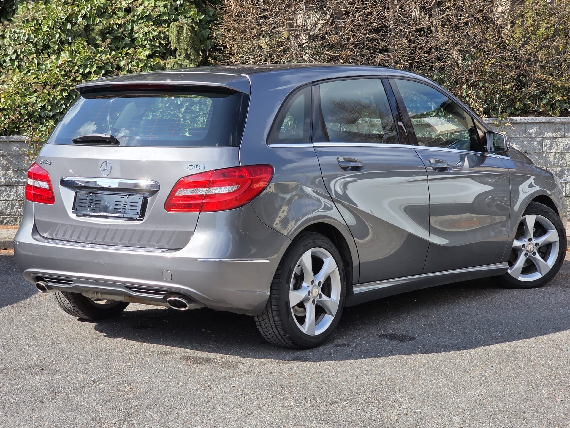 MERCEDES-BENZ B 180-image-2