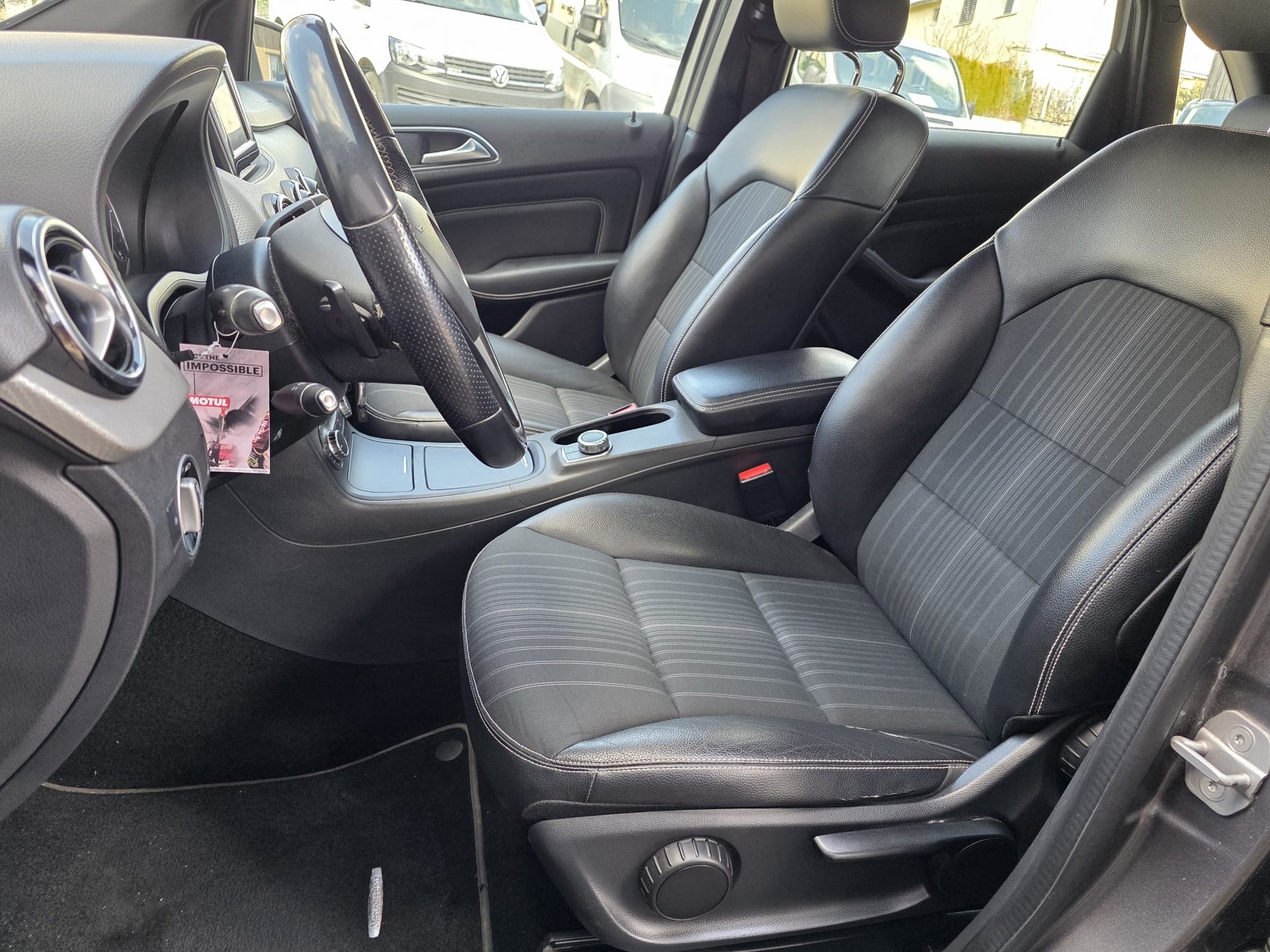 MERCEDES-BENZ B 180-image-1