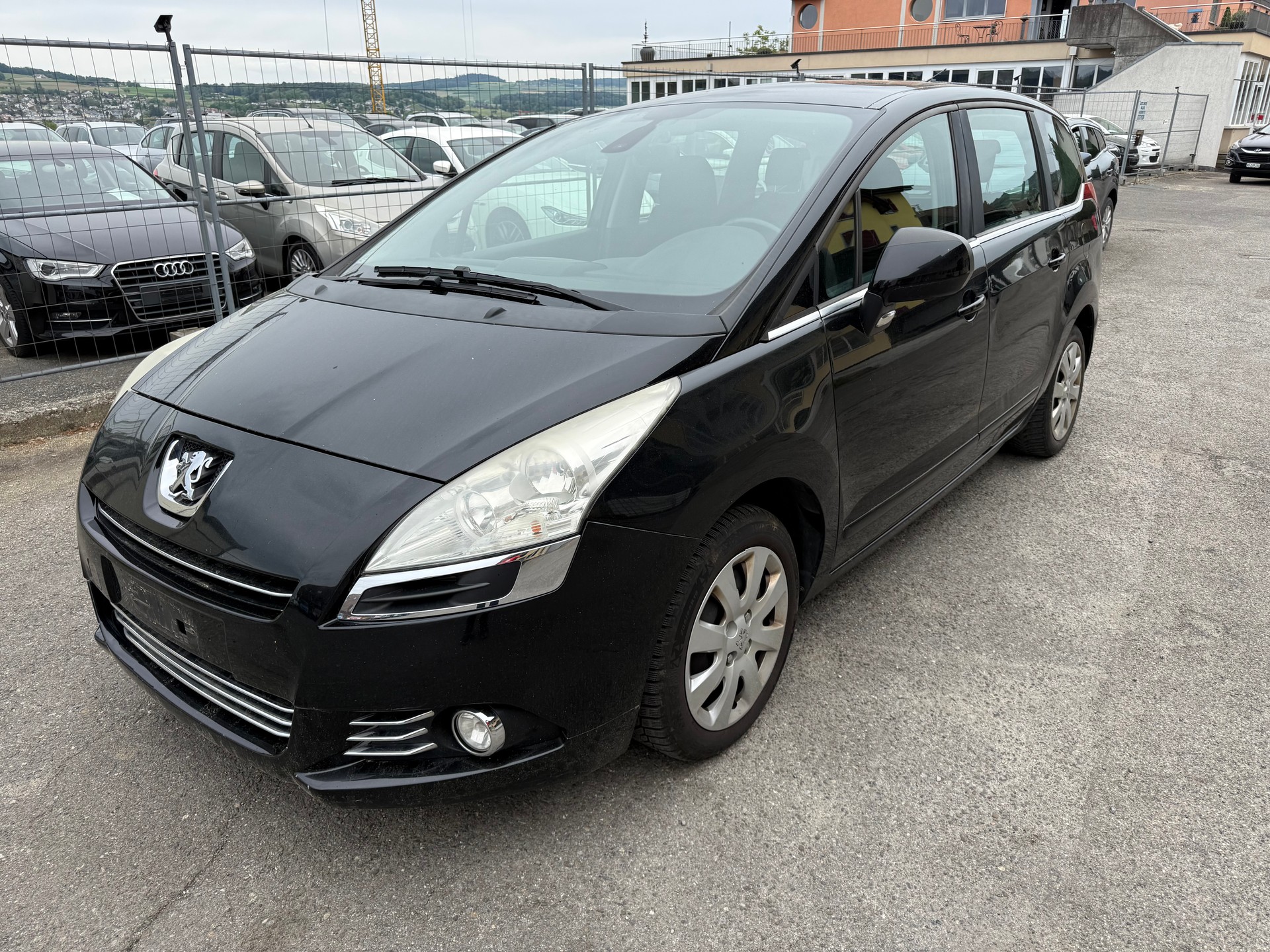 PEUGEOT 5008 1.6 HDI Business EGS6-image-0