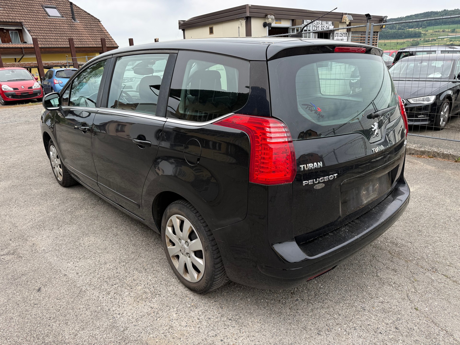 PEUGEOT 5008 1.6 HDI Business EGS6-image-3