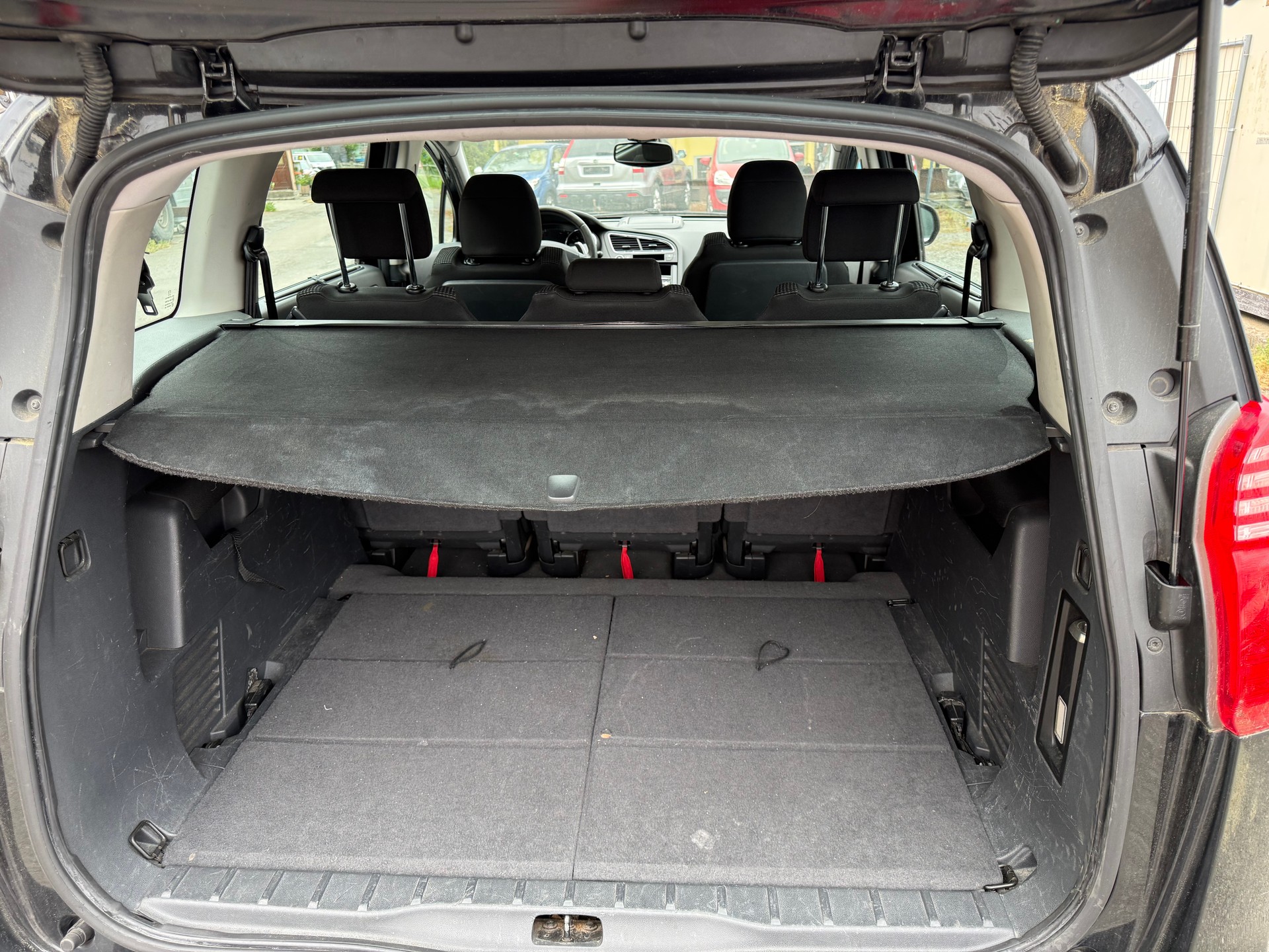 PEUGEOT 5008 1.6 HDI Business EGS6-image-7