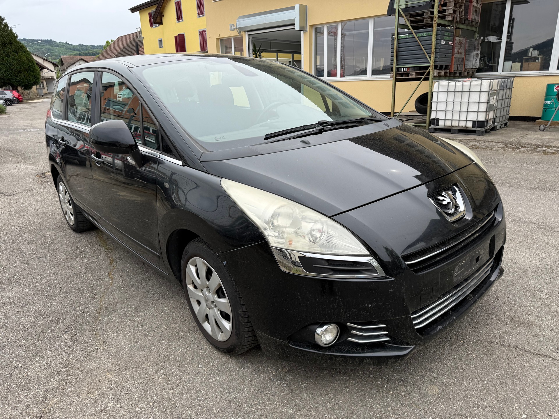 PEUGEOT 5008 1.6 HDI Business EGS6-image-1