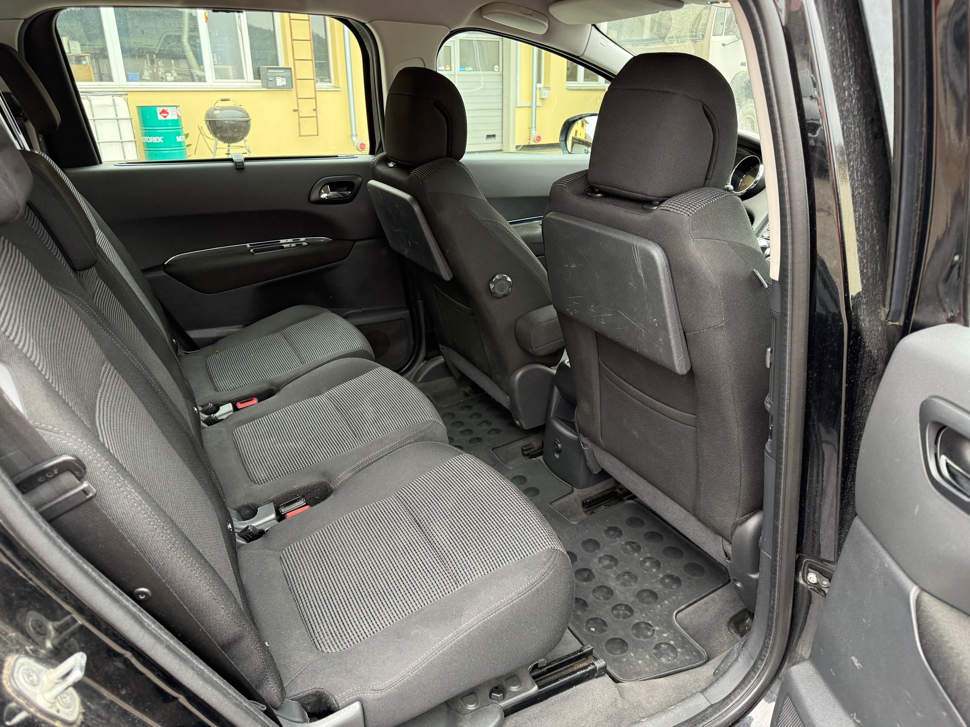 PEUGEOT 5008 1.6 HDI Business EGS6-image-6