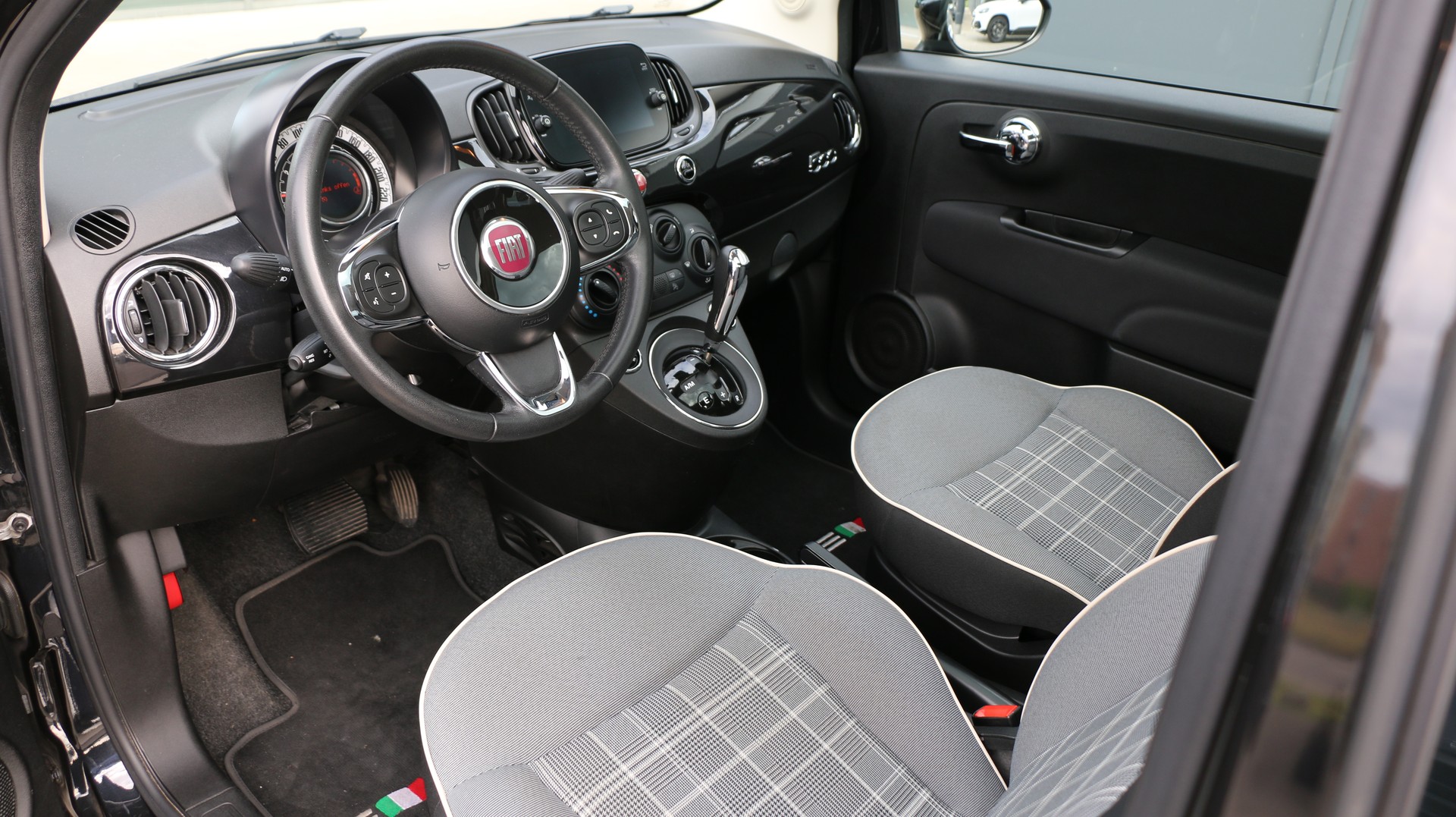 FIAT 500 1.2 Lounge-image-9