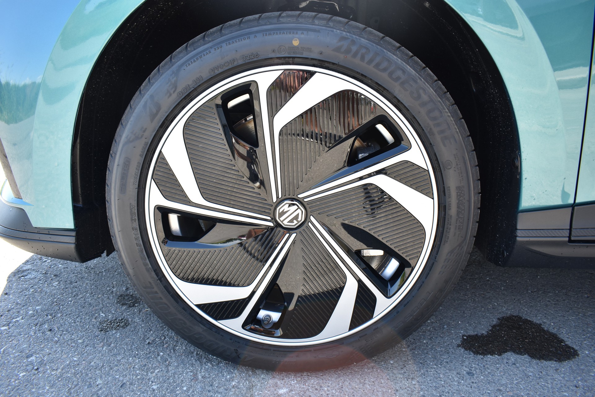MG 4 EV 64kWh Premium-image-13