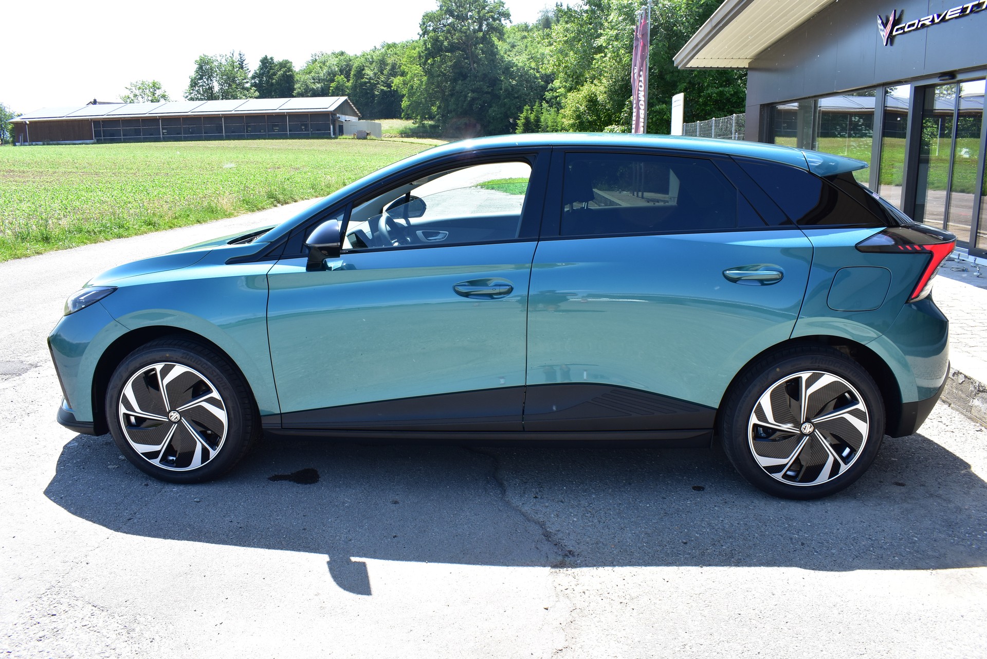 MG 4 EV 64kWh Premium-image-1