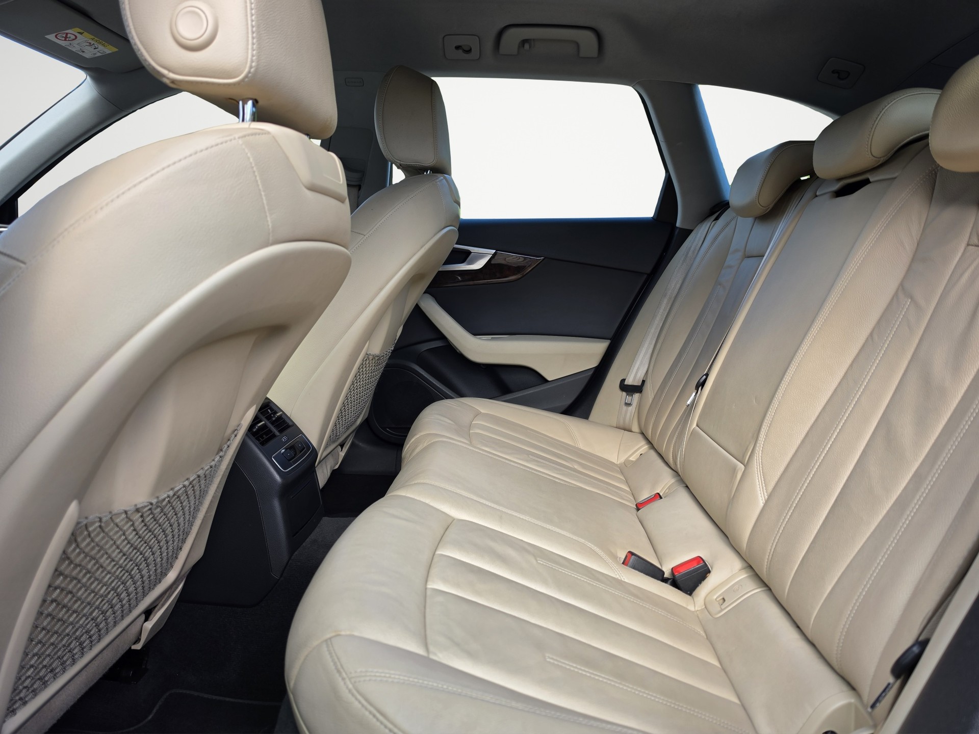 AUDI A4 Avant 2.0 TFSI Design S-tronic-image-8