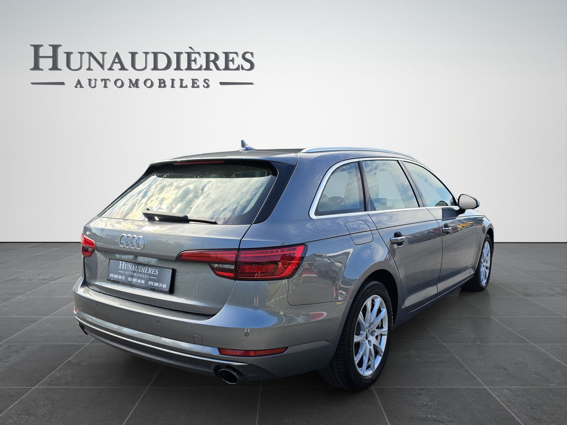 AUDI A4 Avant 2.0 TFSI Design S-tronic-image-1