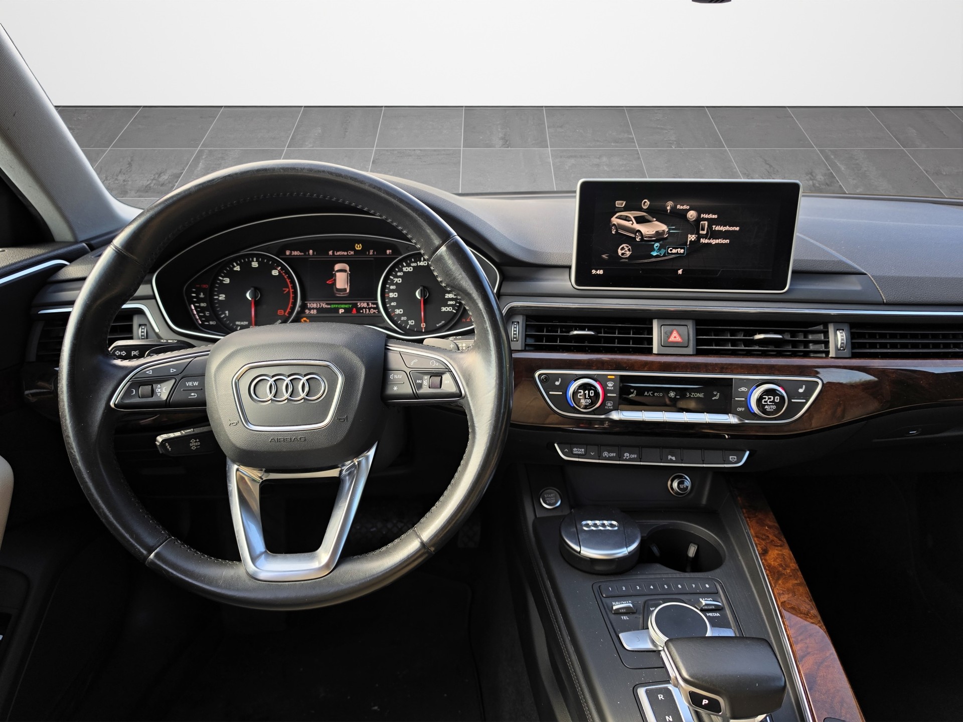 AUDI A4 Avant 2.0 TFSI Design S-tronic-image-3
