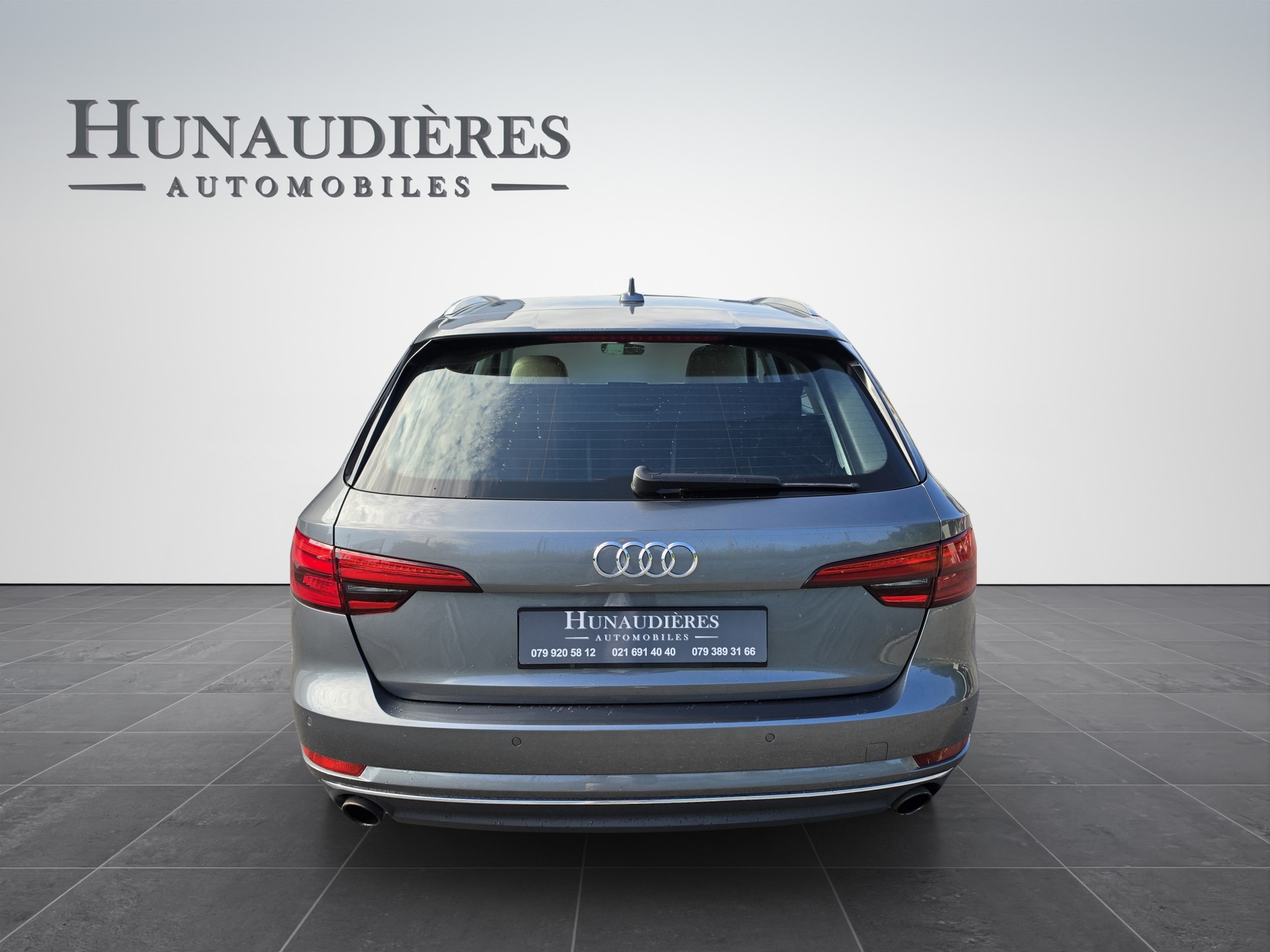 AUDI A4 Avant 2.0 TFSI Design S-tronic-image-12