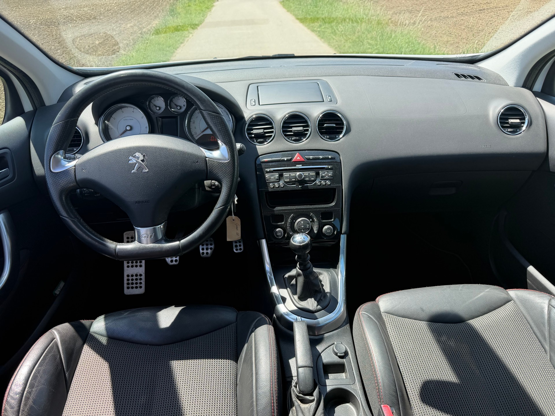 PEUGEOT 308 1.6 16V T GTi-image-12