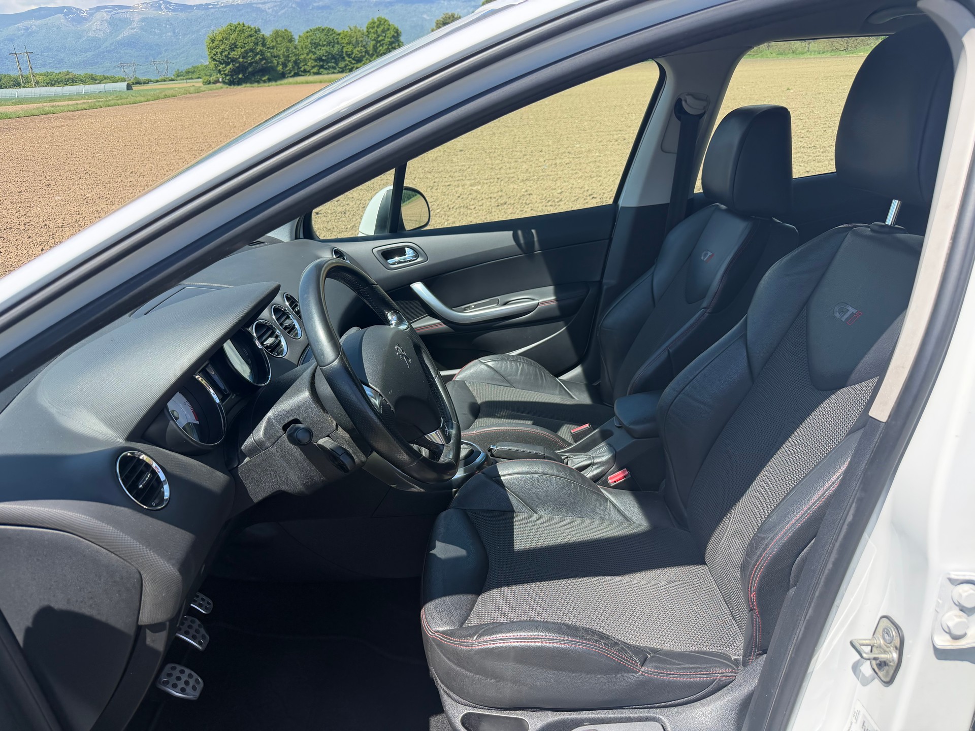 PEUGEOT 308 1.6 16V T GTi-image-11