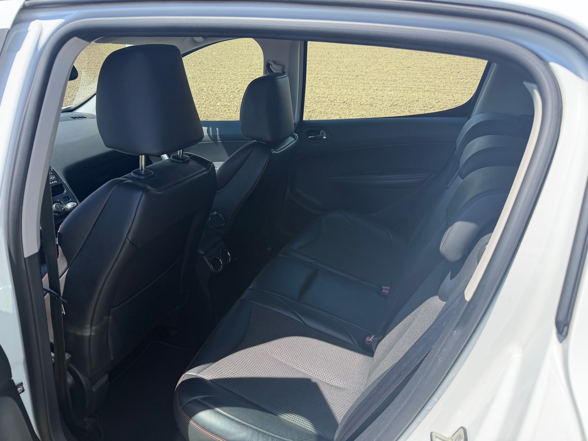 PEUGEOT 308 1.6 16V T GTi-image-13