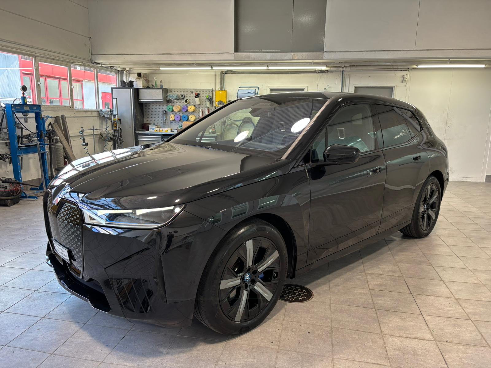 BMW iX xDrive50-image-4