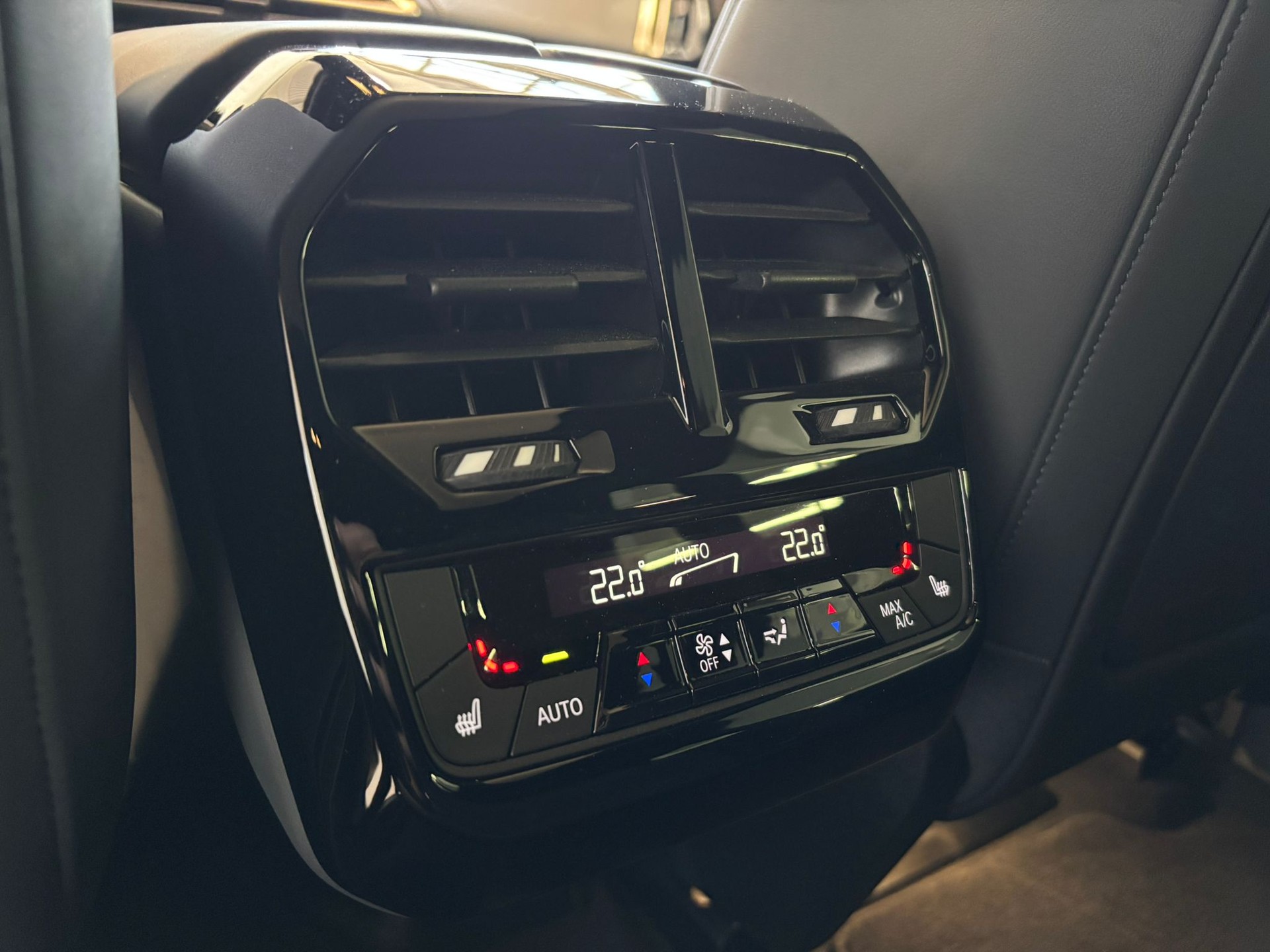 BMW iX xDrive50-image-8