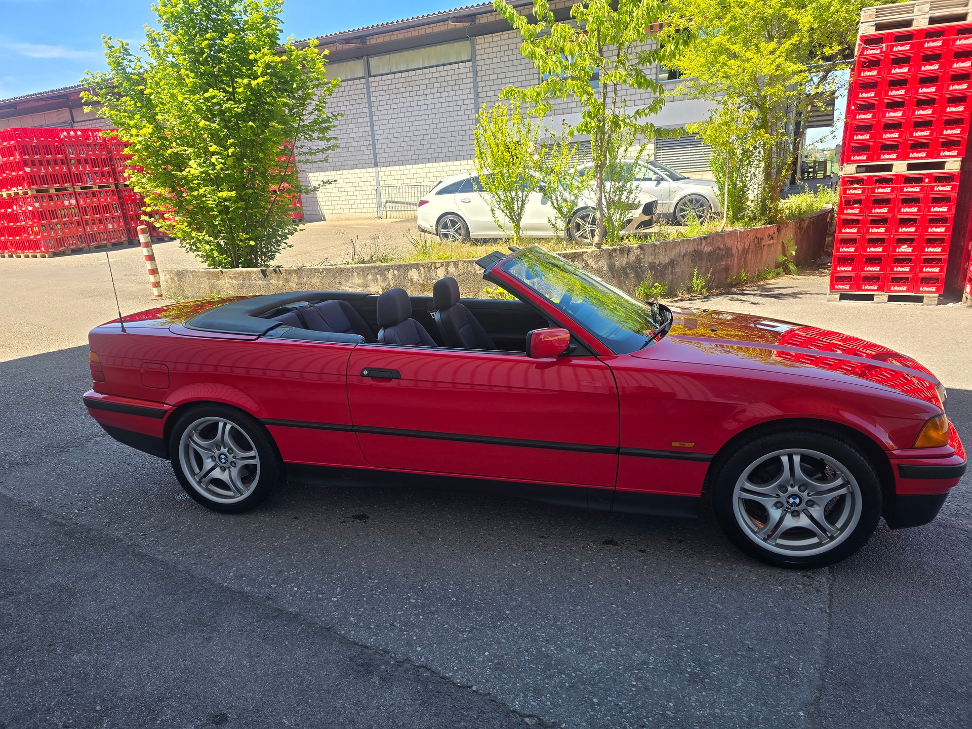 BMW 318i Cabrio-image-14