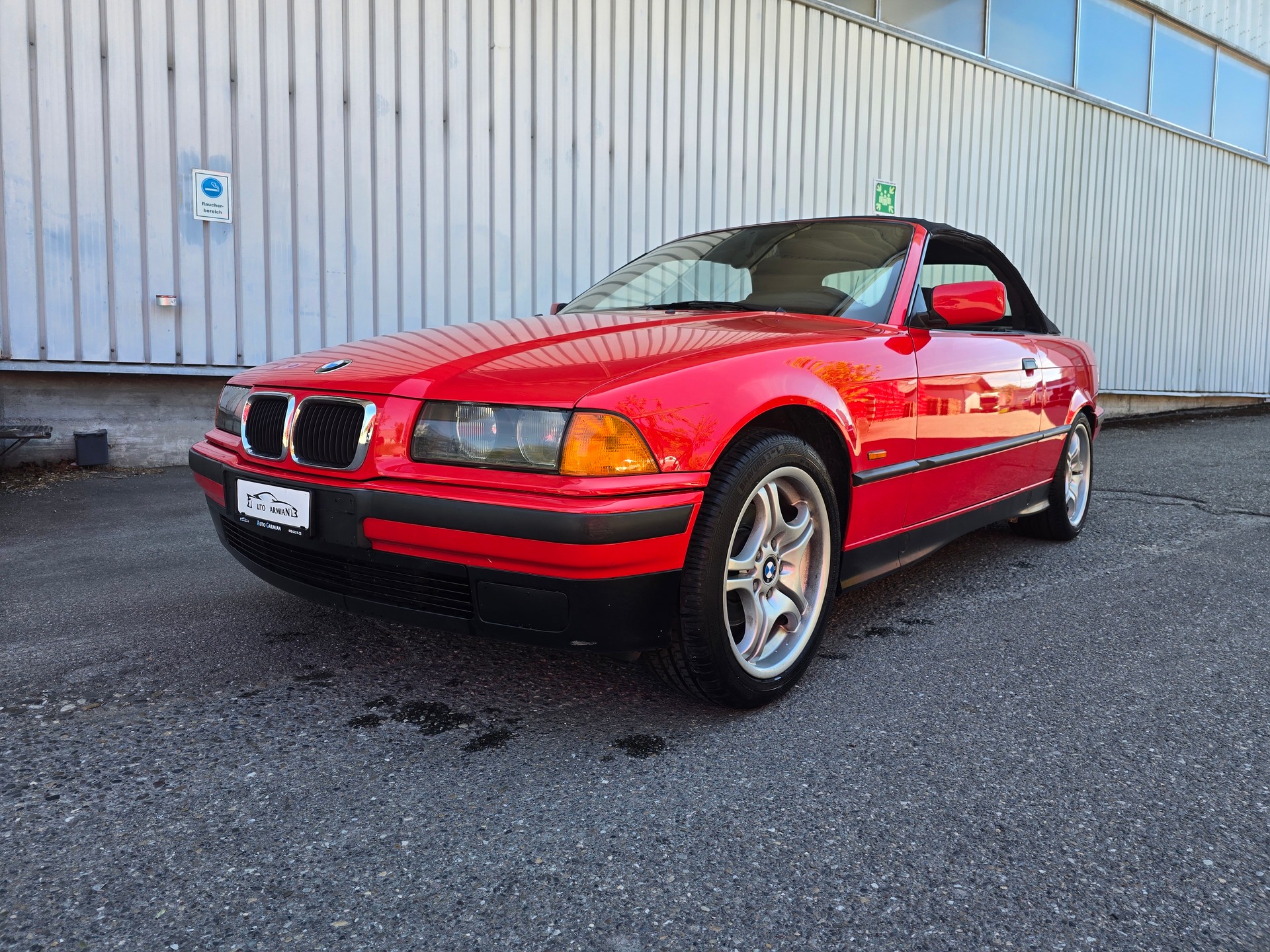BMW 318i Cabrio-image-2