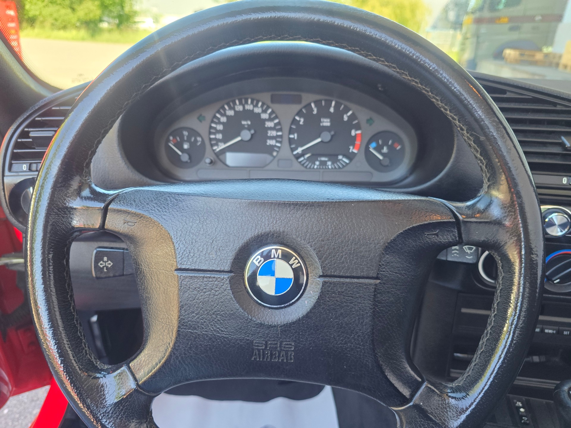 BMW 318i Cabrio-image-20