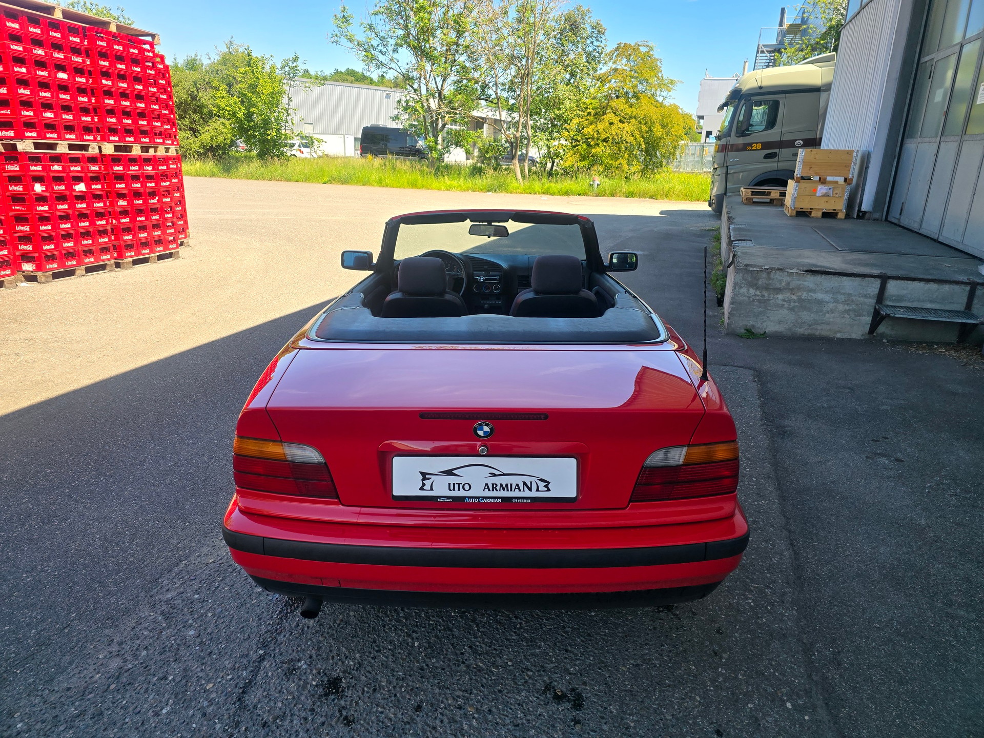 BMW 318i Cabrio-image-12