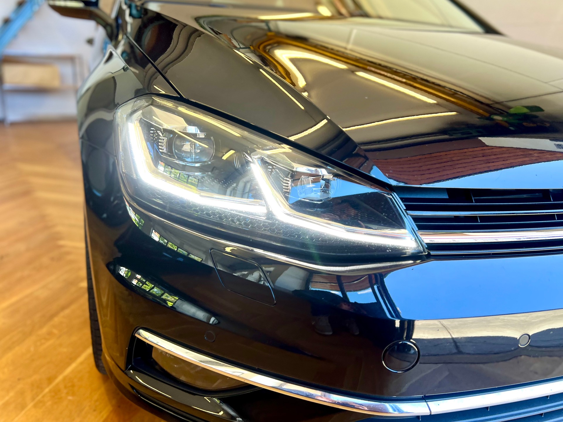 VW Golf Variant 2.0 TDI Highline 4Motion DSG-image-14