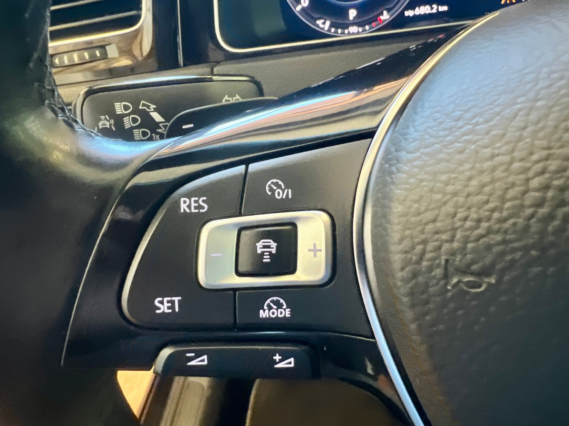 VW Golf Variant 2.0 TDI Highline 4Motion DSG-image-28