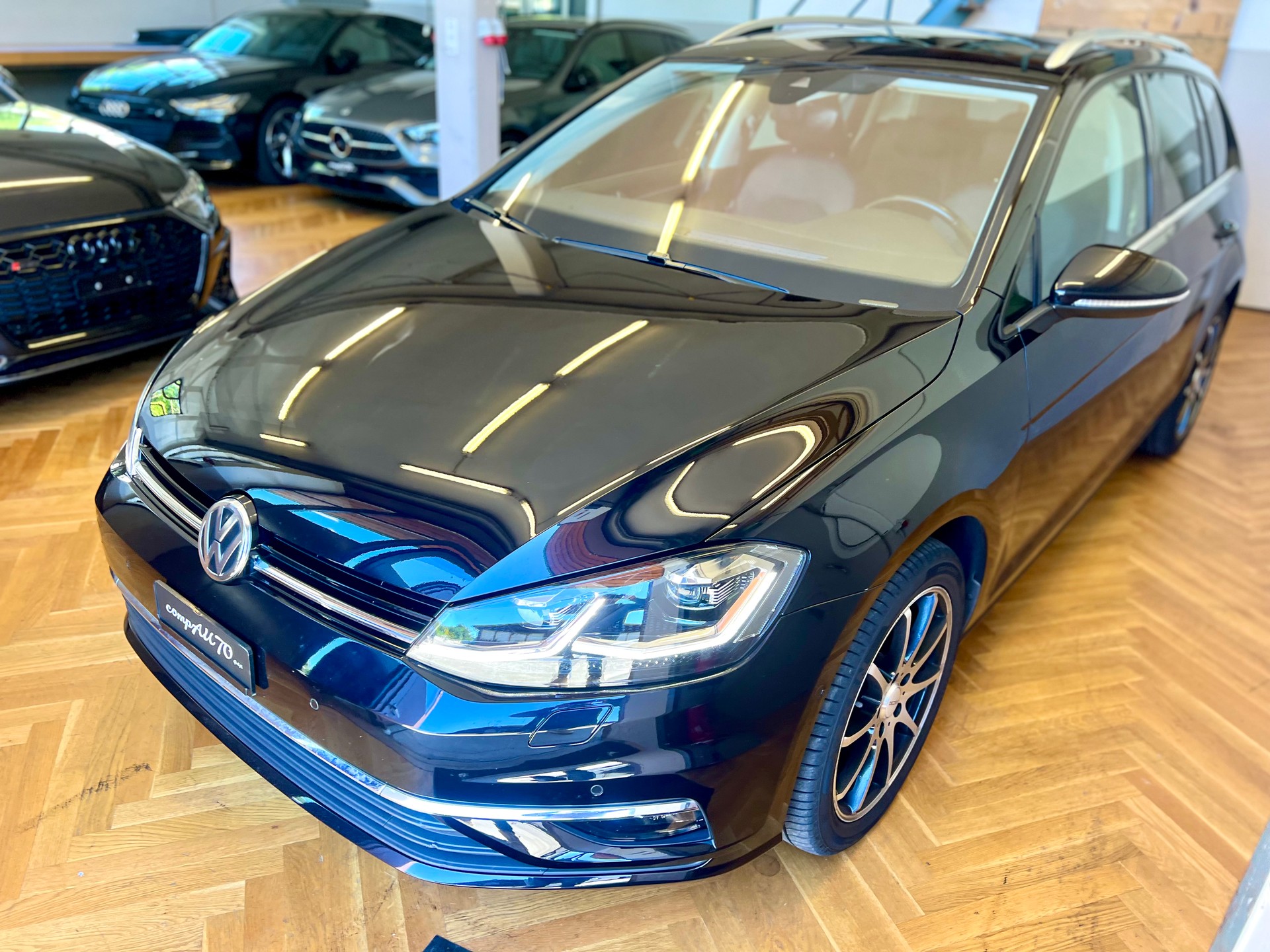 VW Golf Variant 2.0 TDI Highline 4Motion DSG-image-10