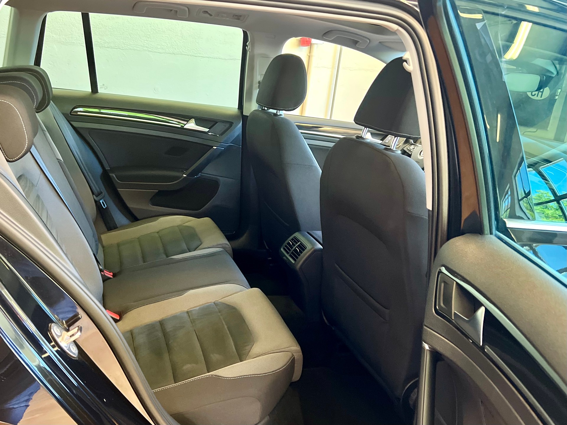 VW Golf Variant 2.0 TDI Highline 4Motion DSG-image-22
