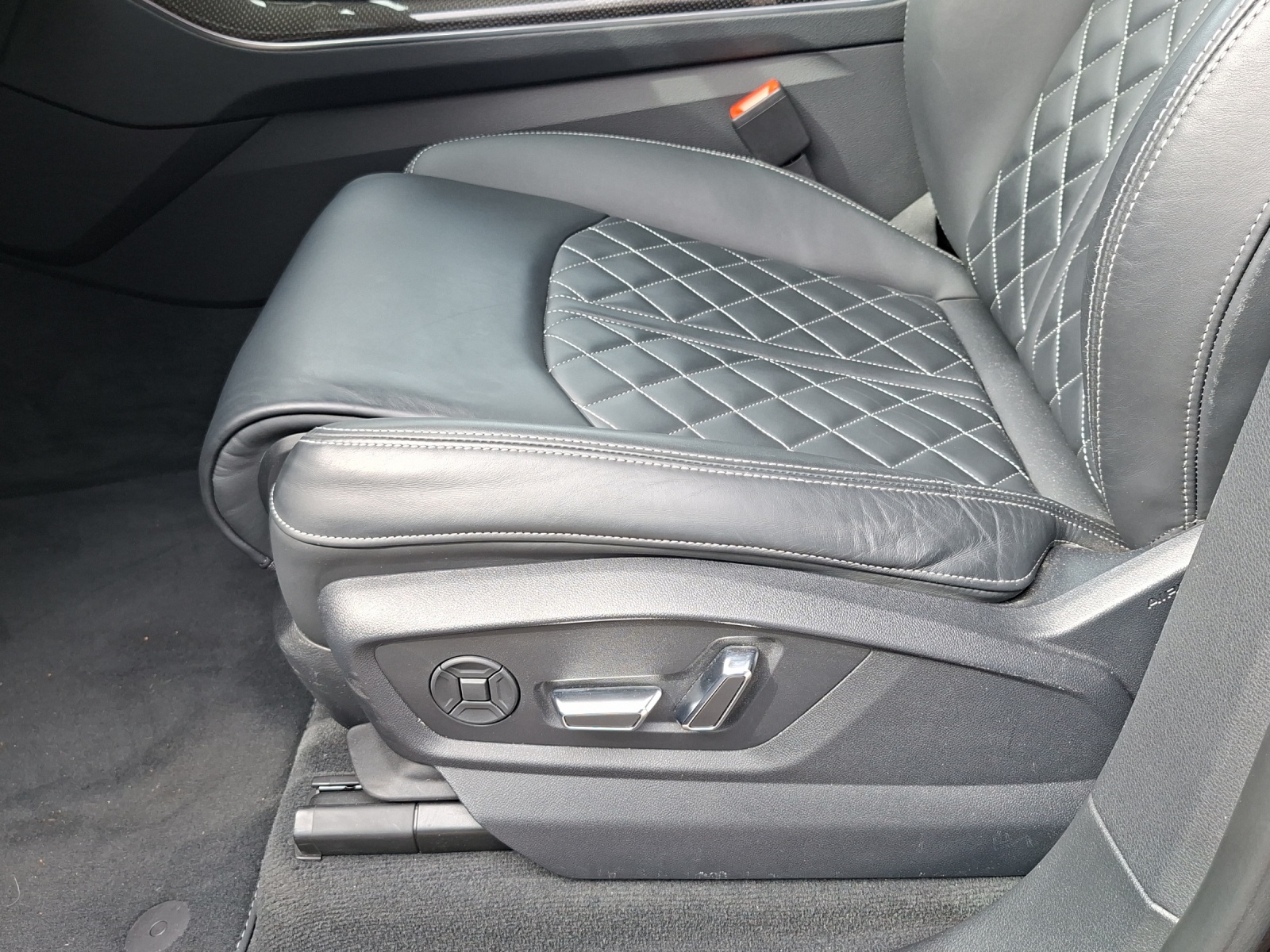 AUDI SQ8 TFSI quattro tiptronic-image-14