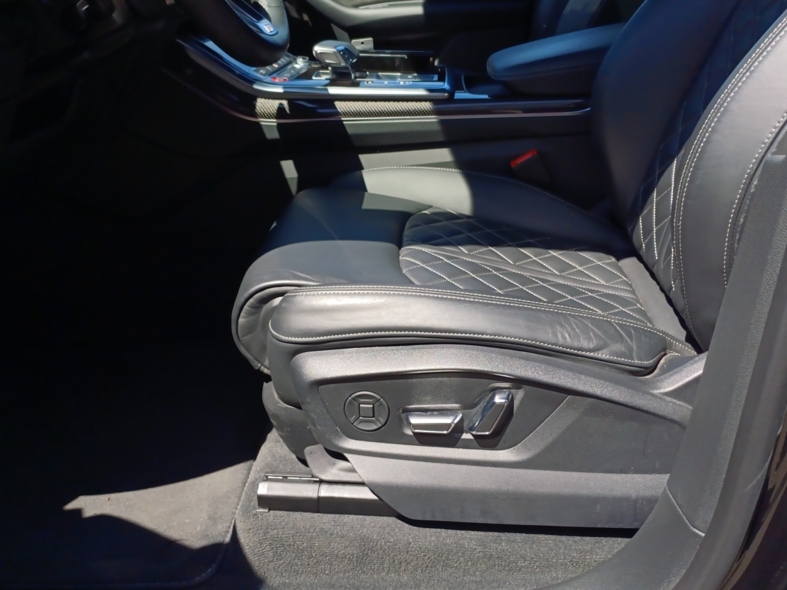 AUDI SQ8 TFSI quattro tiptronic-image-14